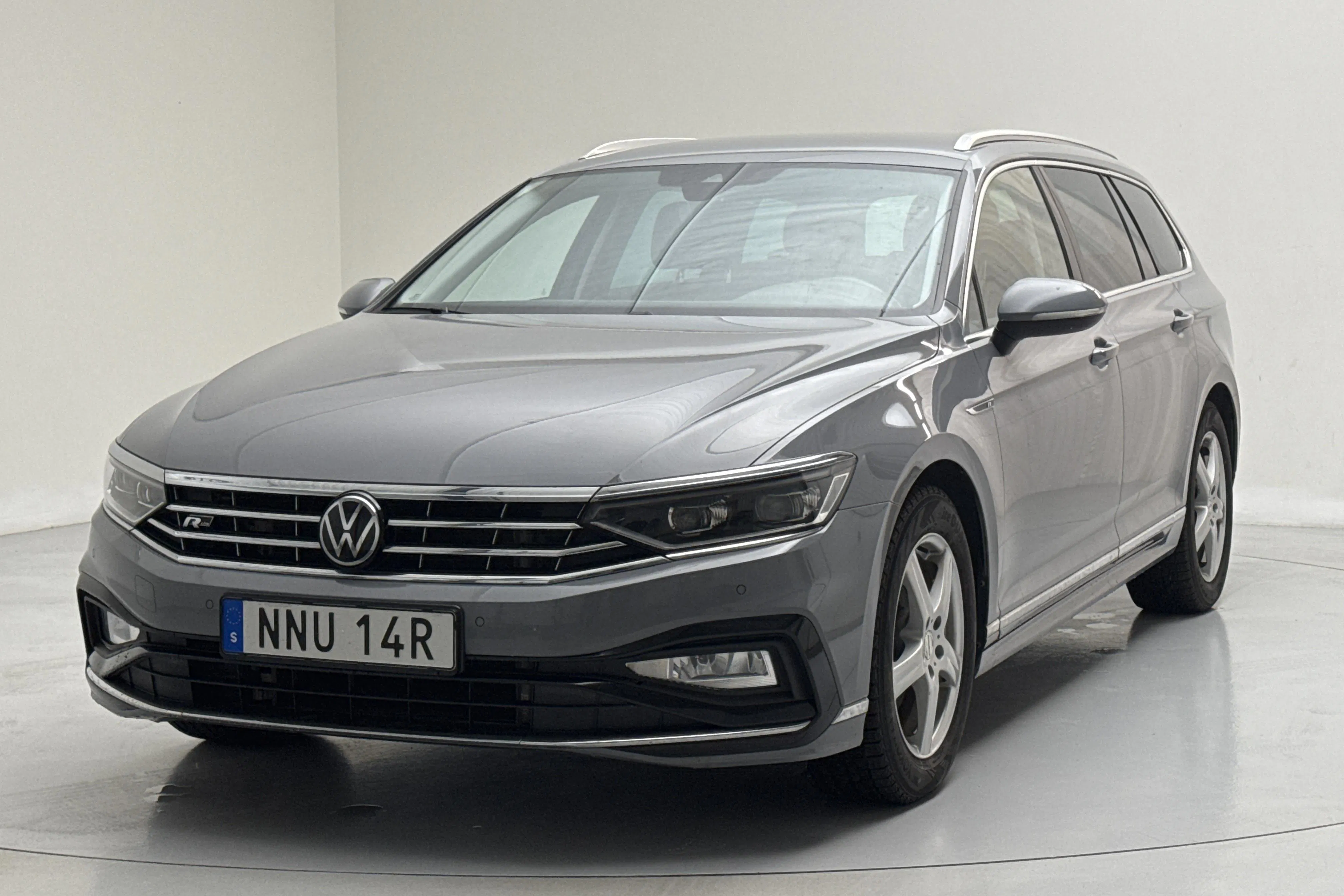 Presentation photo 1 of 15: VW Passat 2.0 TDI Sportscombi 4Motion (200hk) - 91 110 km - Automatic - gray - 2022