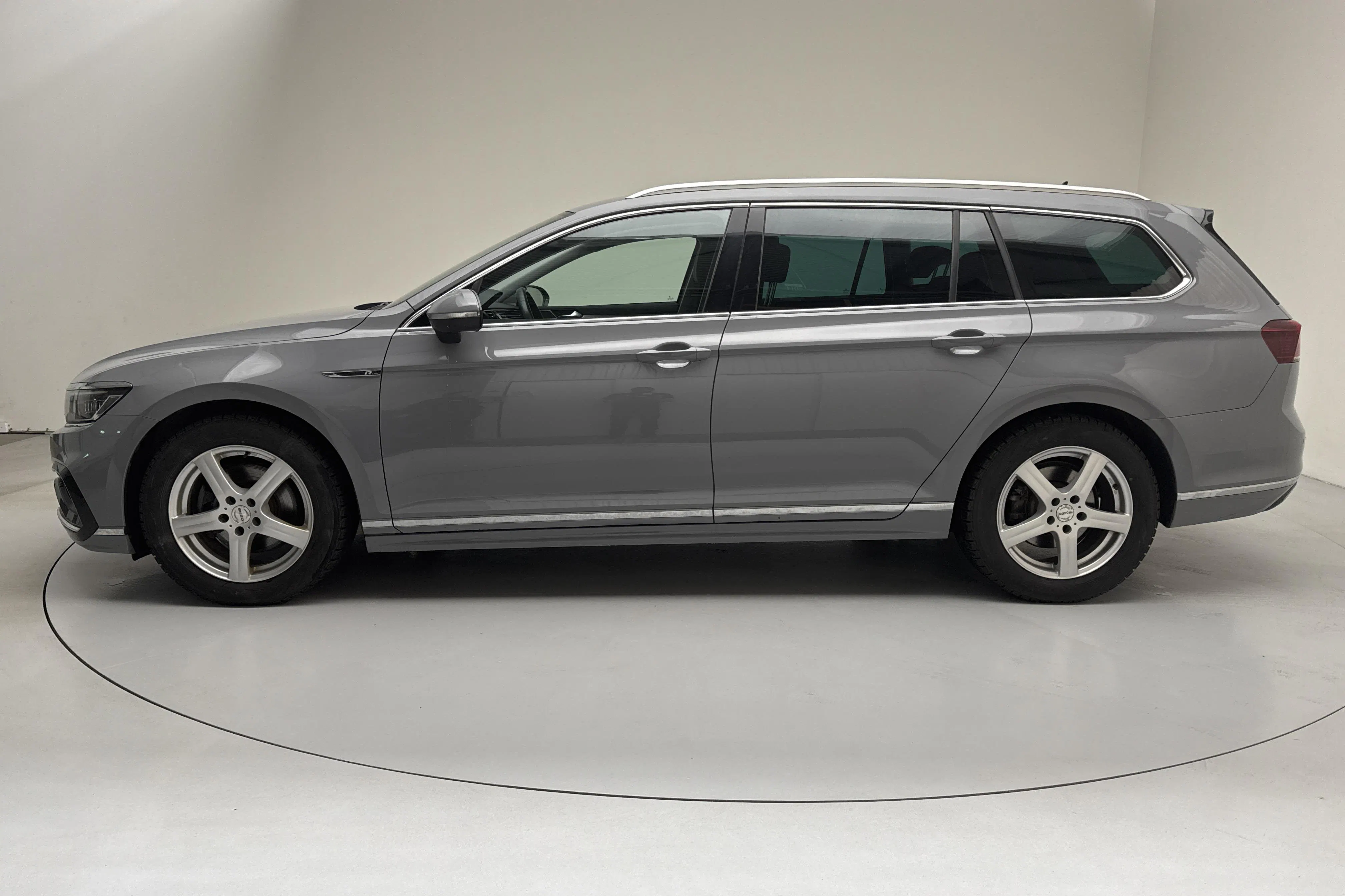 Presentation photo 2 of 15: VW Passat 2.0 TDI Sportscombi 4Motion (200hk) - 91 110 km - Automatic - gray - 2022