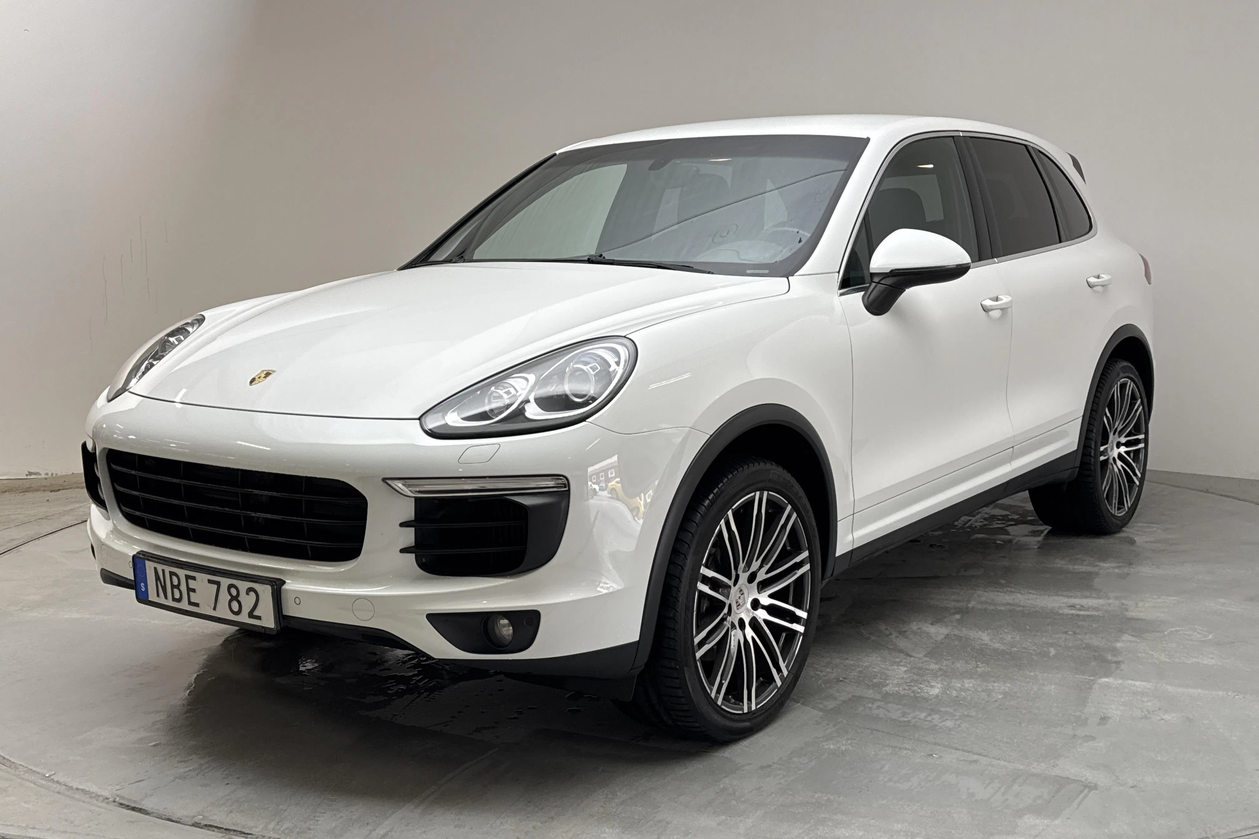 Presentationsfoto 1 av 17: Porsche Cayenne Diesel (262hk) - 21 538 mil - Automat - vit - 2016