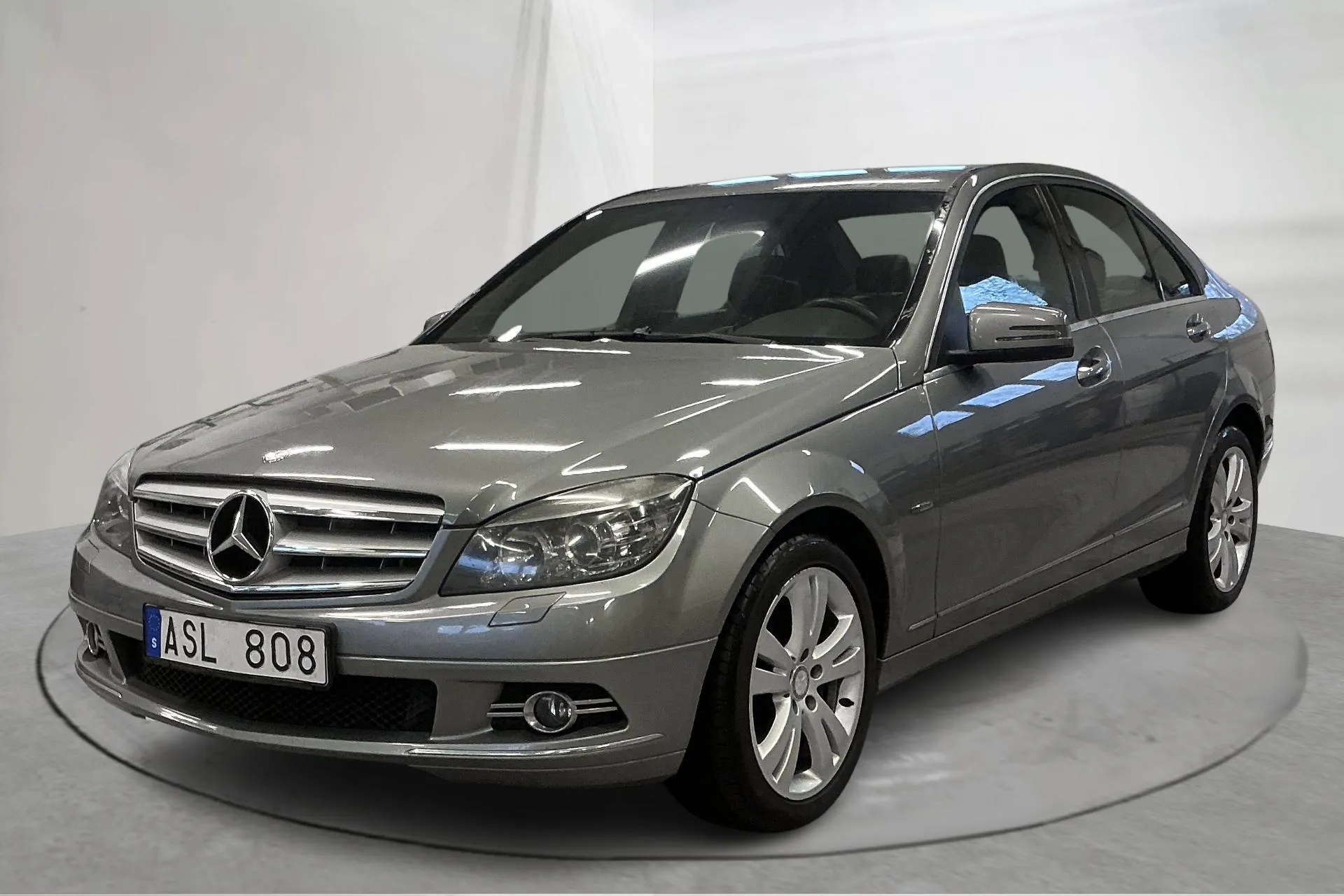 Presentationsfoto 1 av 15: Mercedes C 200 CDI BlueEfficiency W204 (136hk) - 28 009 mil - Manuell - grå - 2010