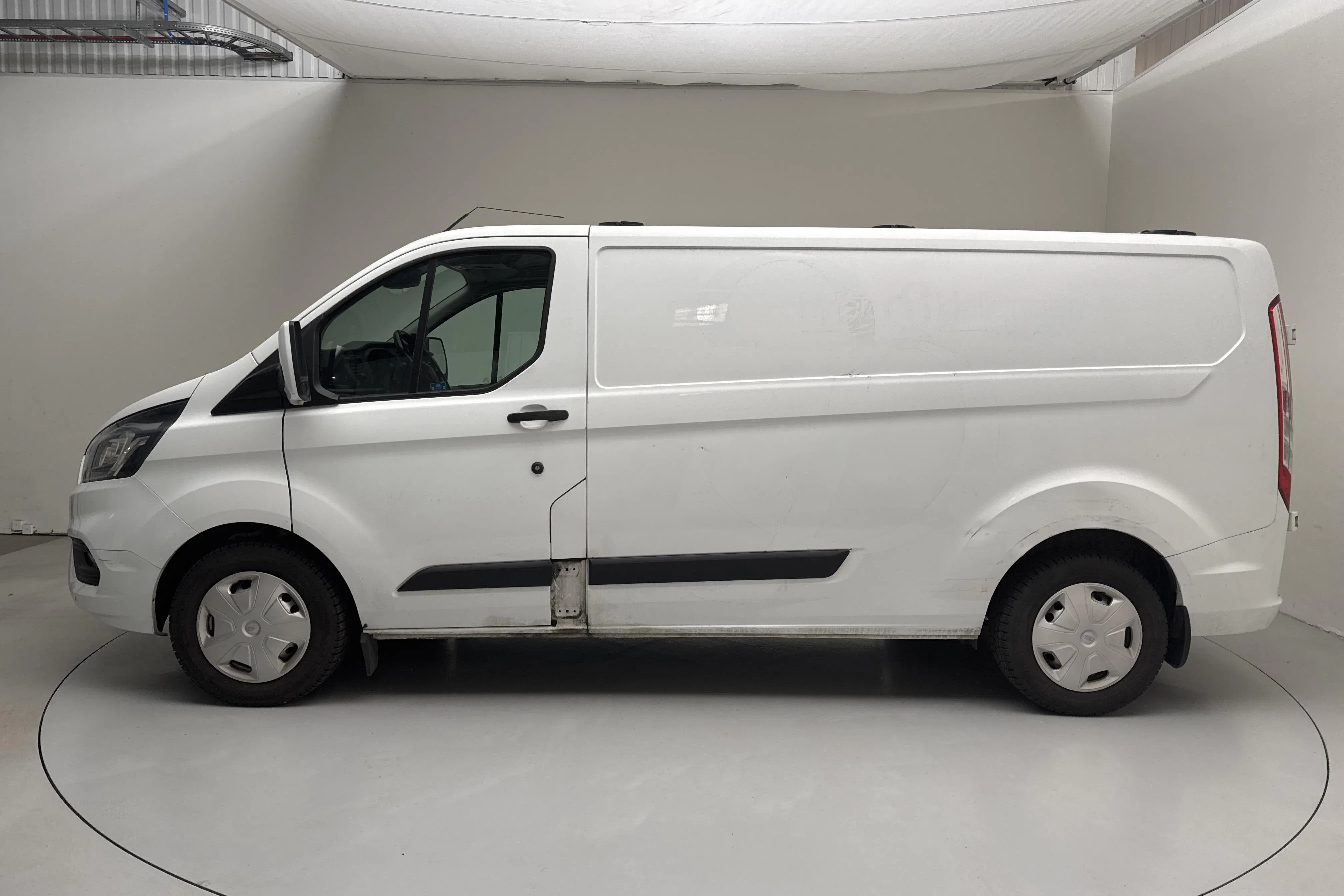 Zdjęcie prezentacyjne 2 z 13: Ford Transit Custom 300 (130hk) - 134 750 km - Automatyczna - biały - 2018