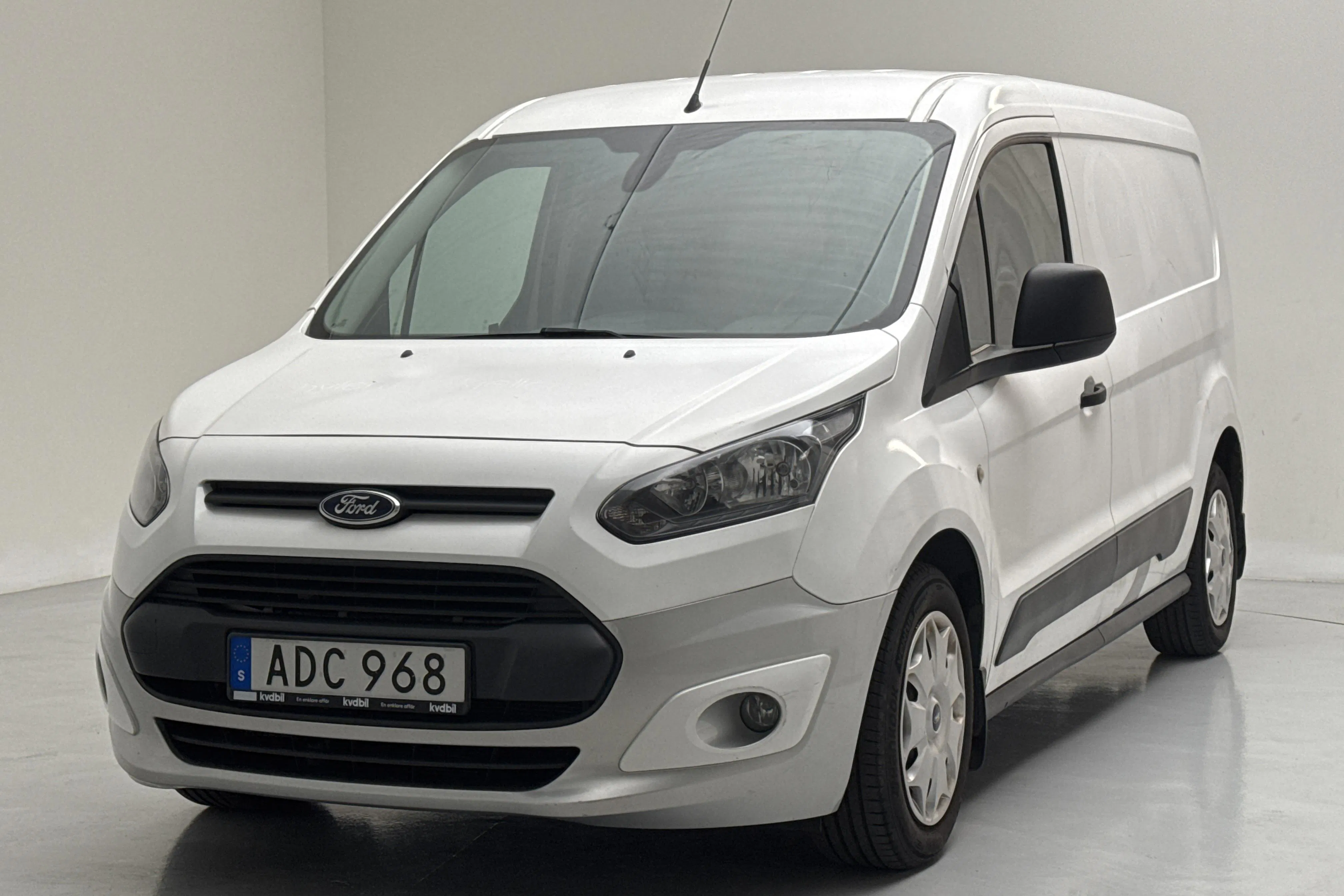 Presentationsfoto 1 av 14: Ford Transit Connect 1.6 TDCi (95hk) - 14 075 mil - Manuell - vit - 2015