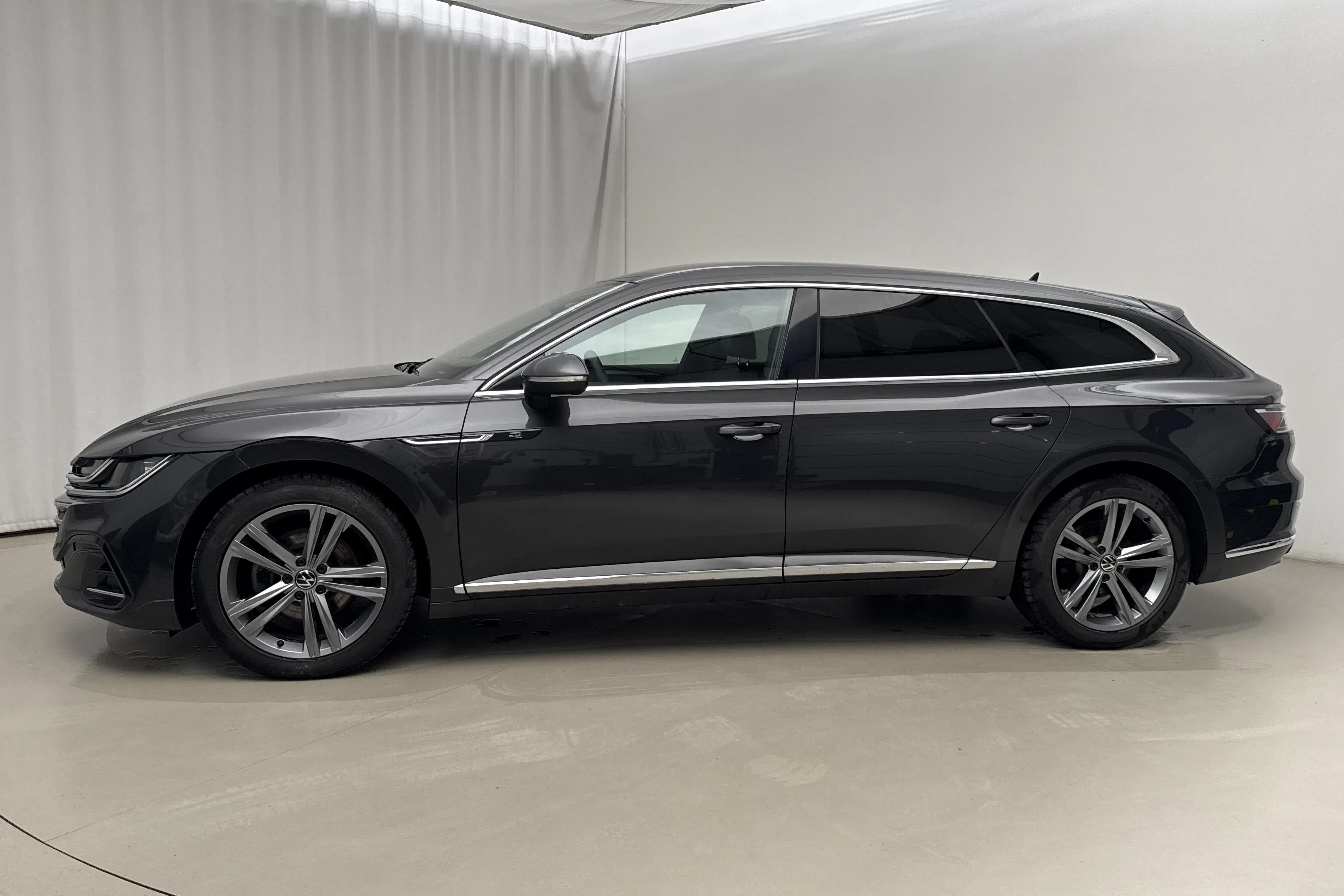 Presentationsfoto 2 av 23: VW Arteon Shooting Brake eHybrid 1.4 TSI (218hk) - 21 760 mil - Automat - Dark Grey - 2021