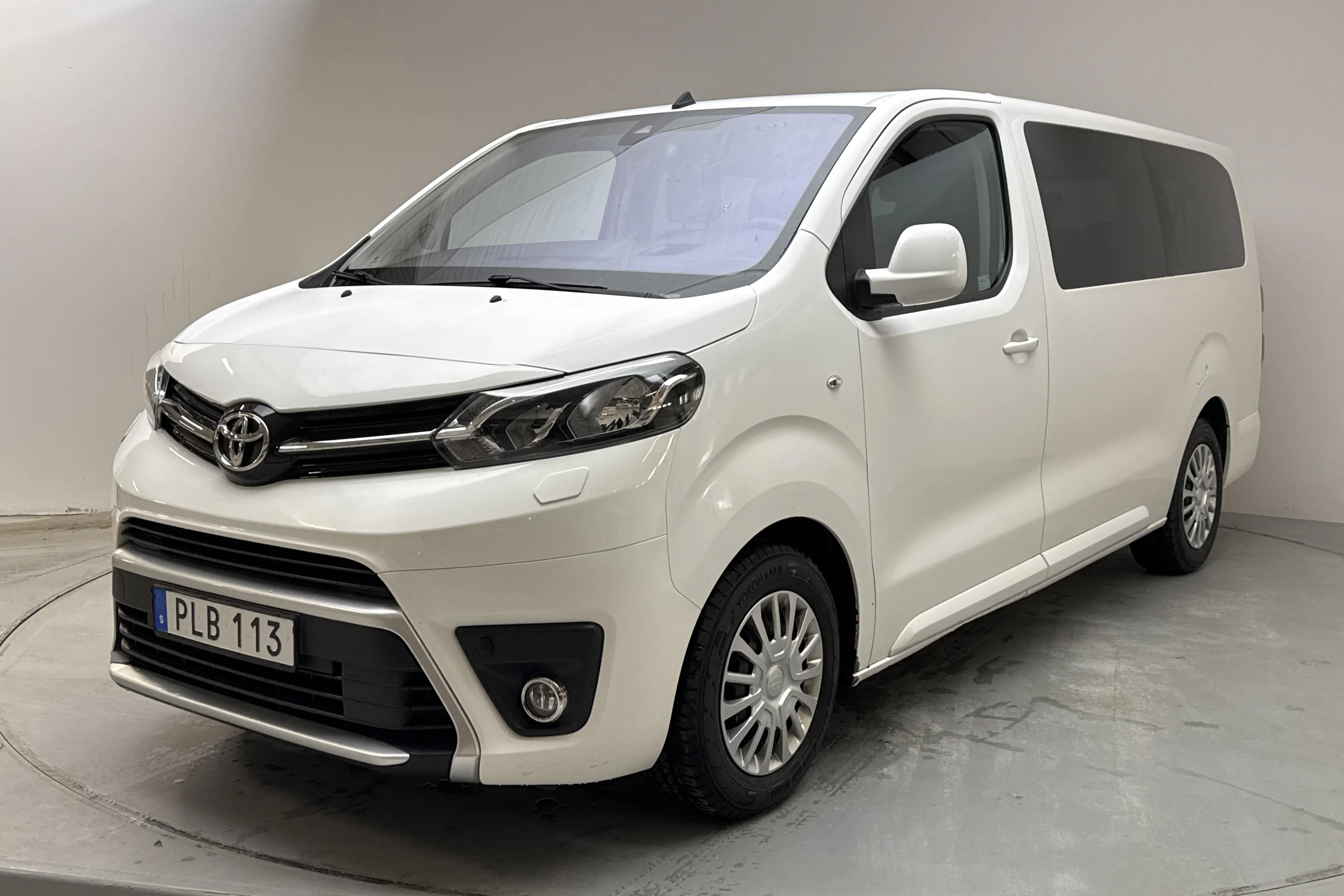 Presentation photo 1 of 14: Toyota PROACE Verso 2.0D (150hk) - 130 380 km - Manual - white - 2017
