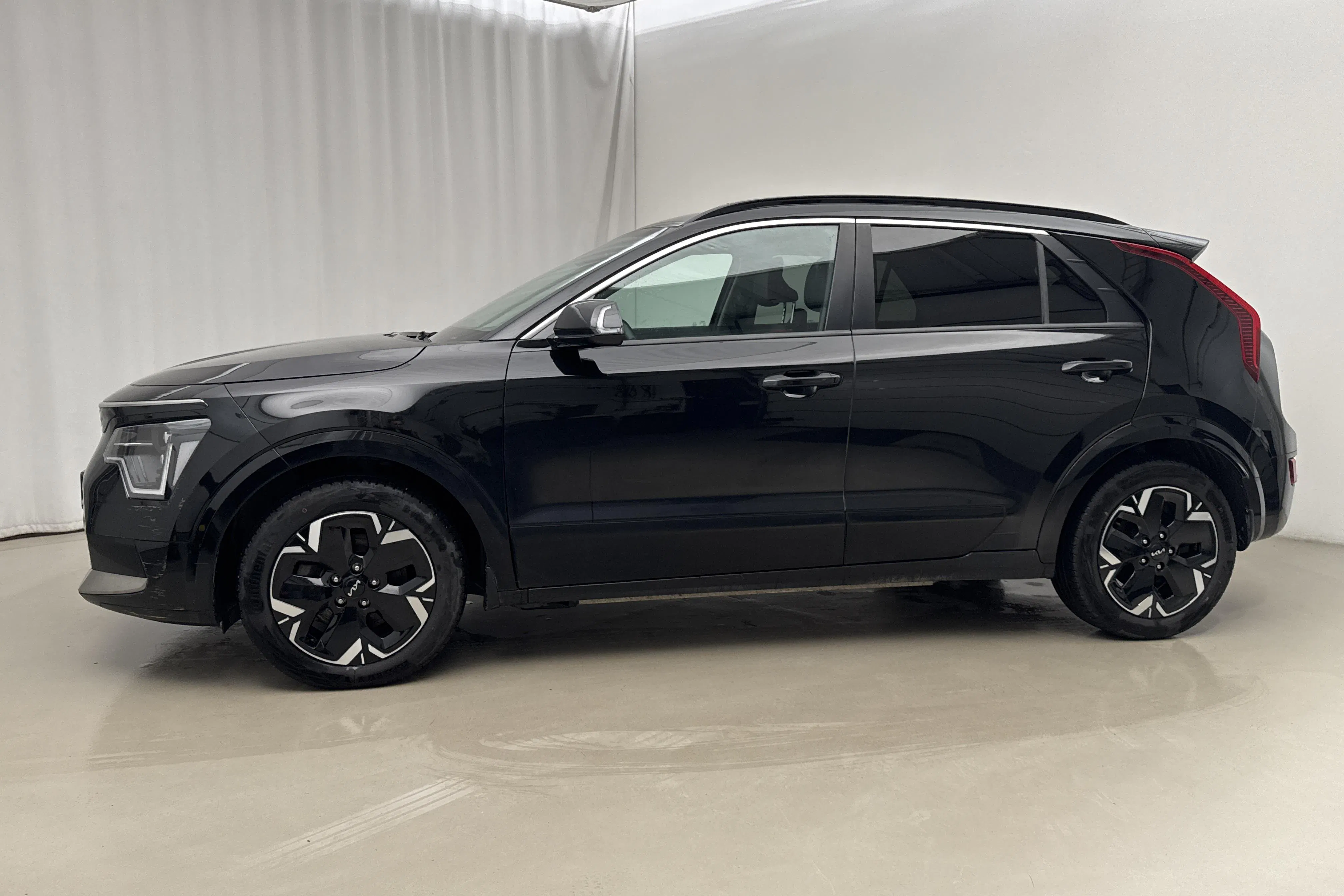 Presentationsfoto 2 av 23: KIA Niro EV 65kWh (204hk) - 9 602 mil - Automat - svart - 2023