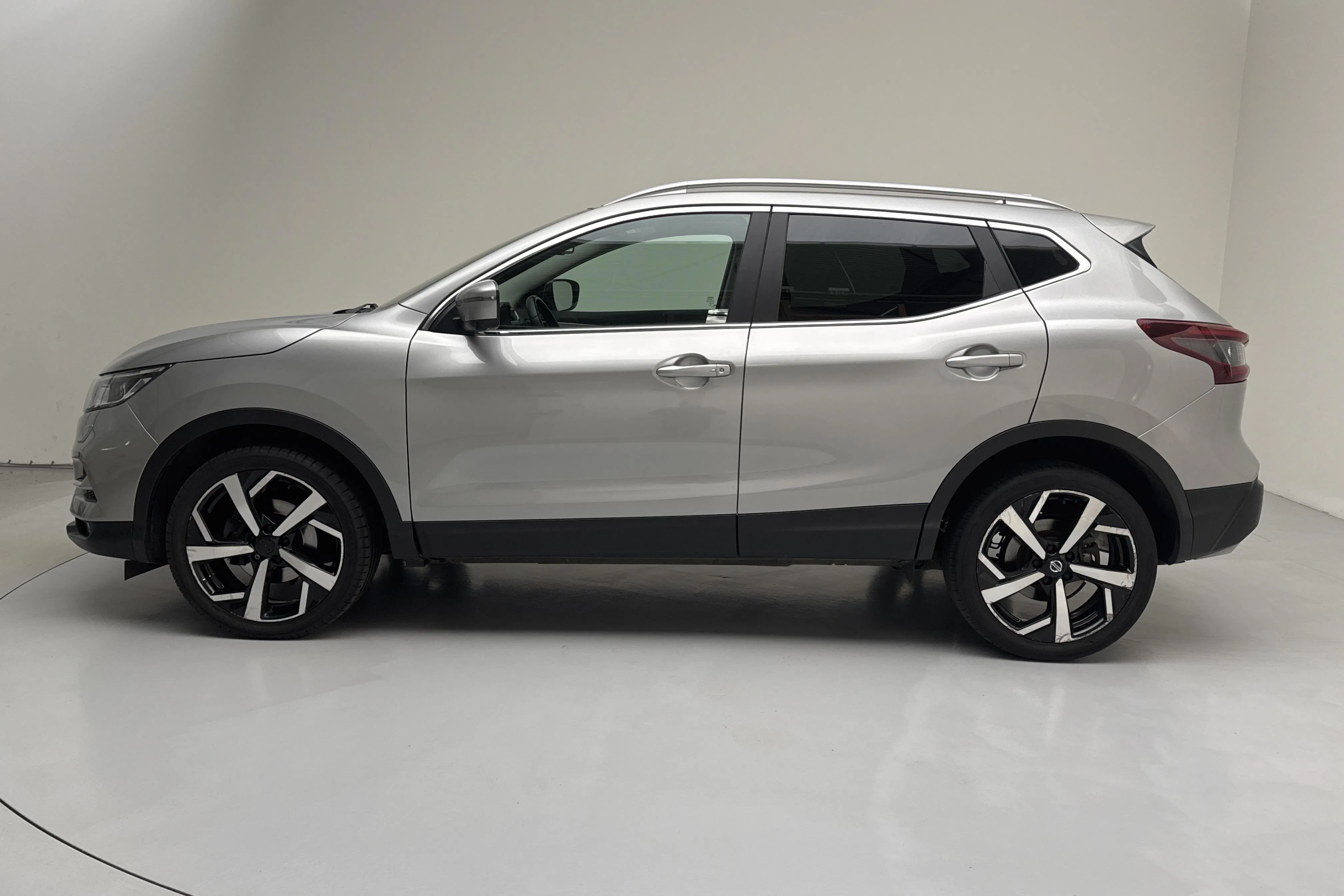 Presentationsfoto 2 av 15: Nissan Qashqai 1.3 DIG-T (160hk) - 6 657 mil - Automat - silver - 2021