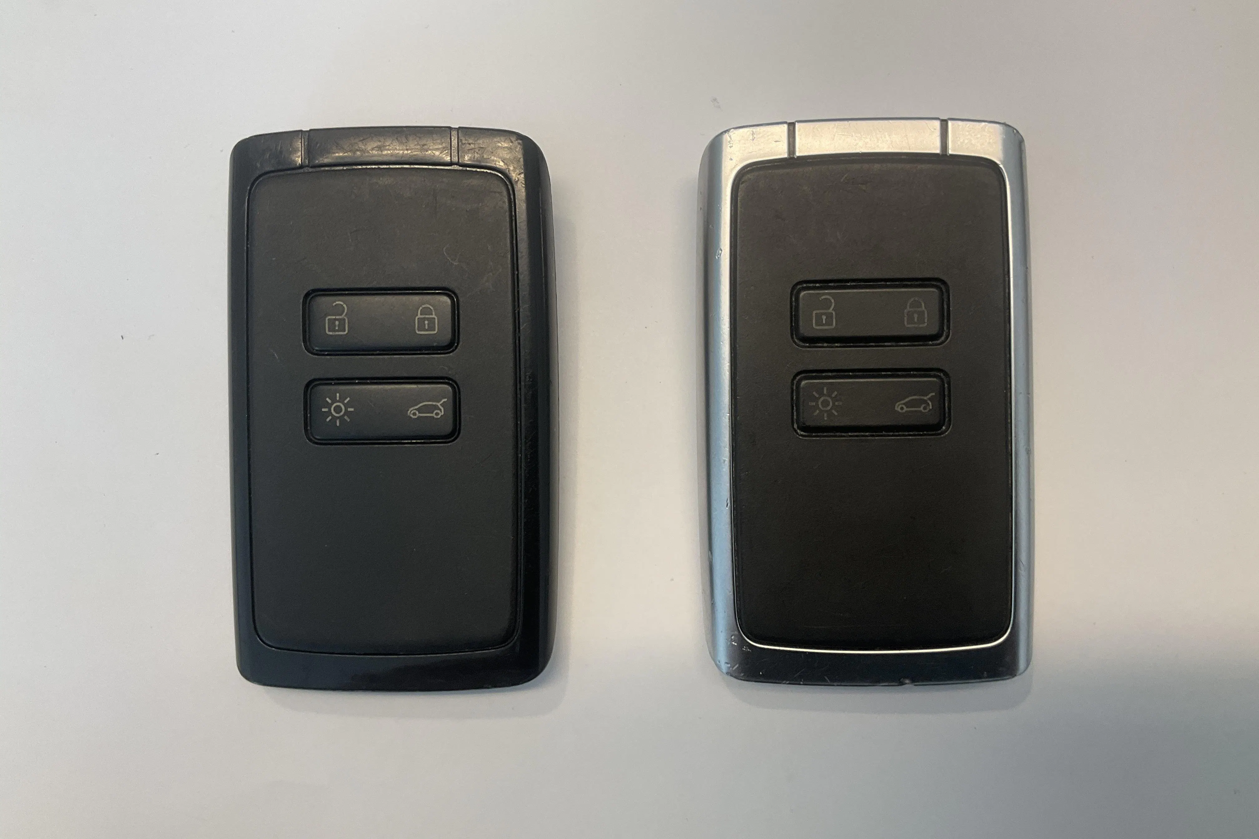 Presentation photo 13 of 13: Renault Captur 1.3 TCe (140hk) - 95 750 km - Automatic - white - 2021