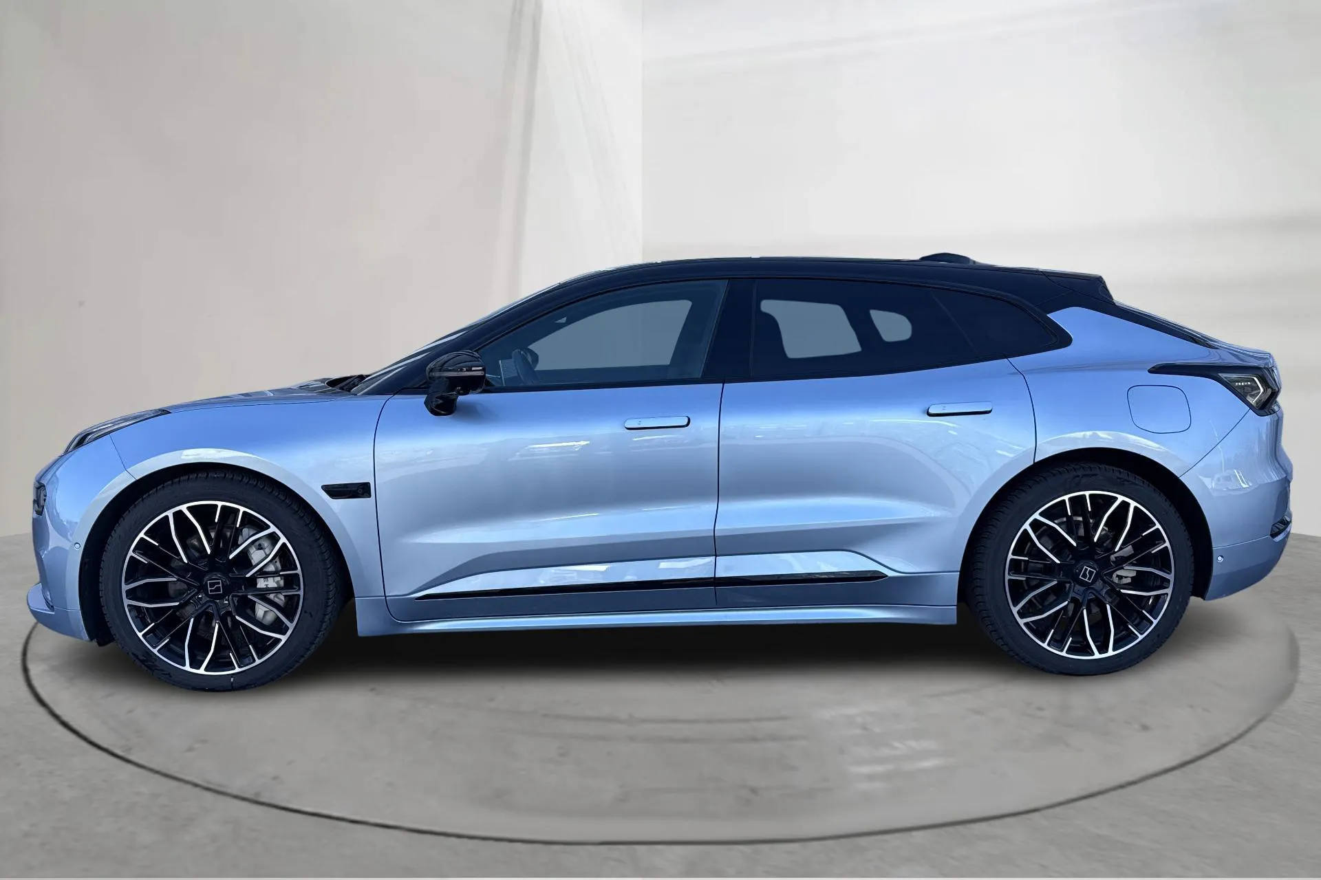 Presentationsfoto 2 av 28: Zeekr Zeekr 001 AWD 100kWh (544hk) - 4 091 mil - Automat - blå - 2023
