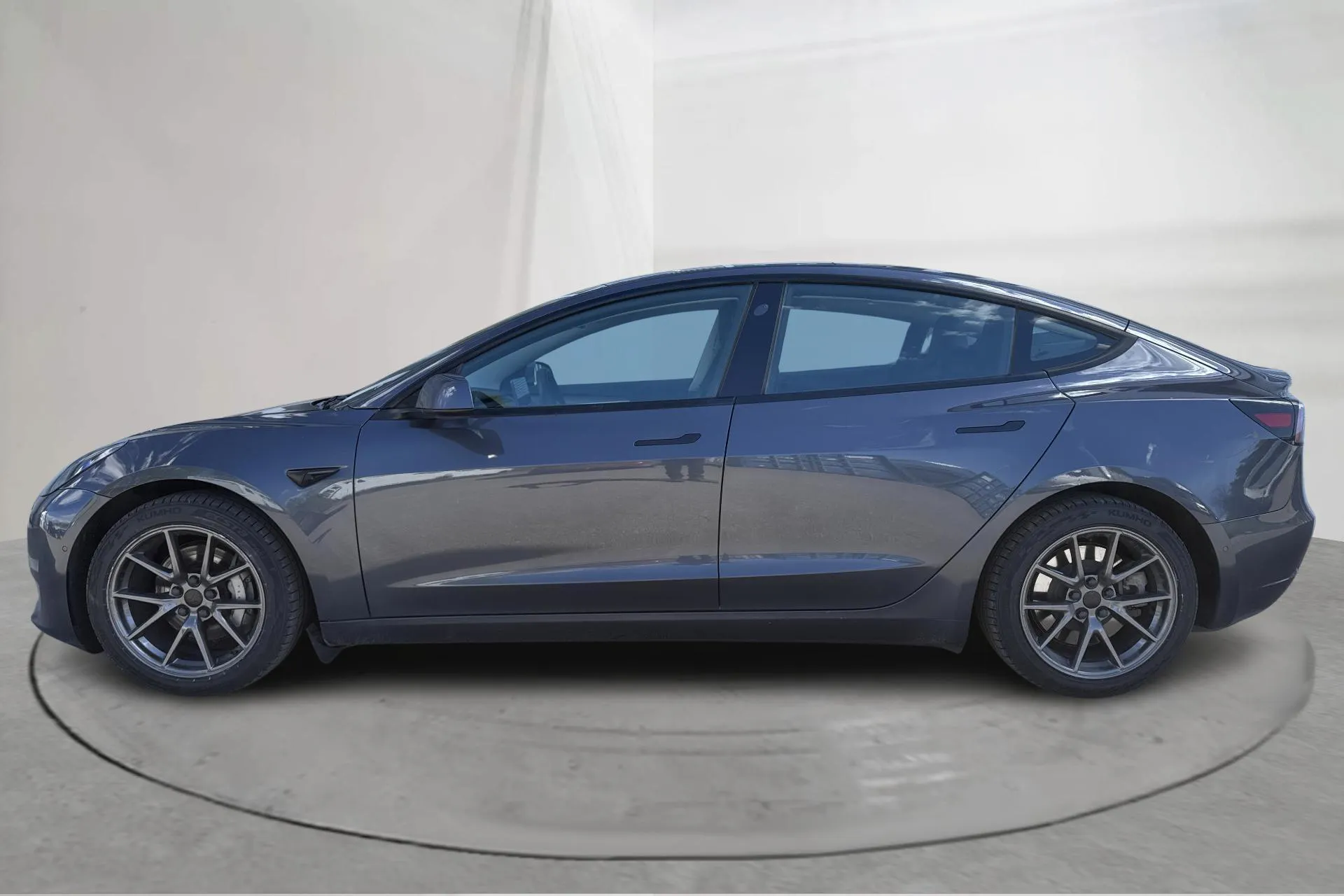 Presentationsfoto 2 av 21: Tesla Model 3 Long Range Dual Motor AWD - 17 140 mil - Automat - grå - 2021