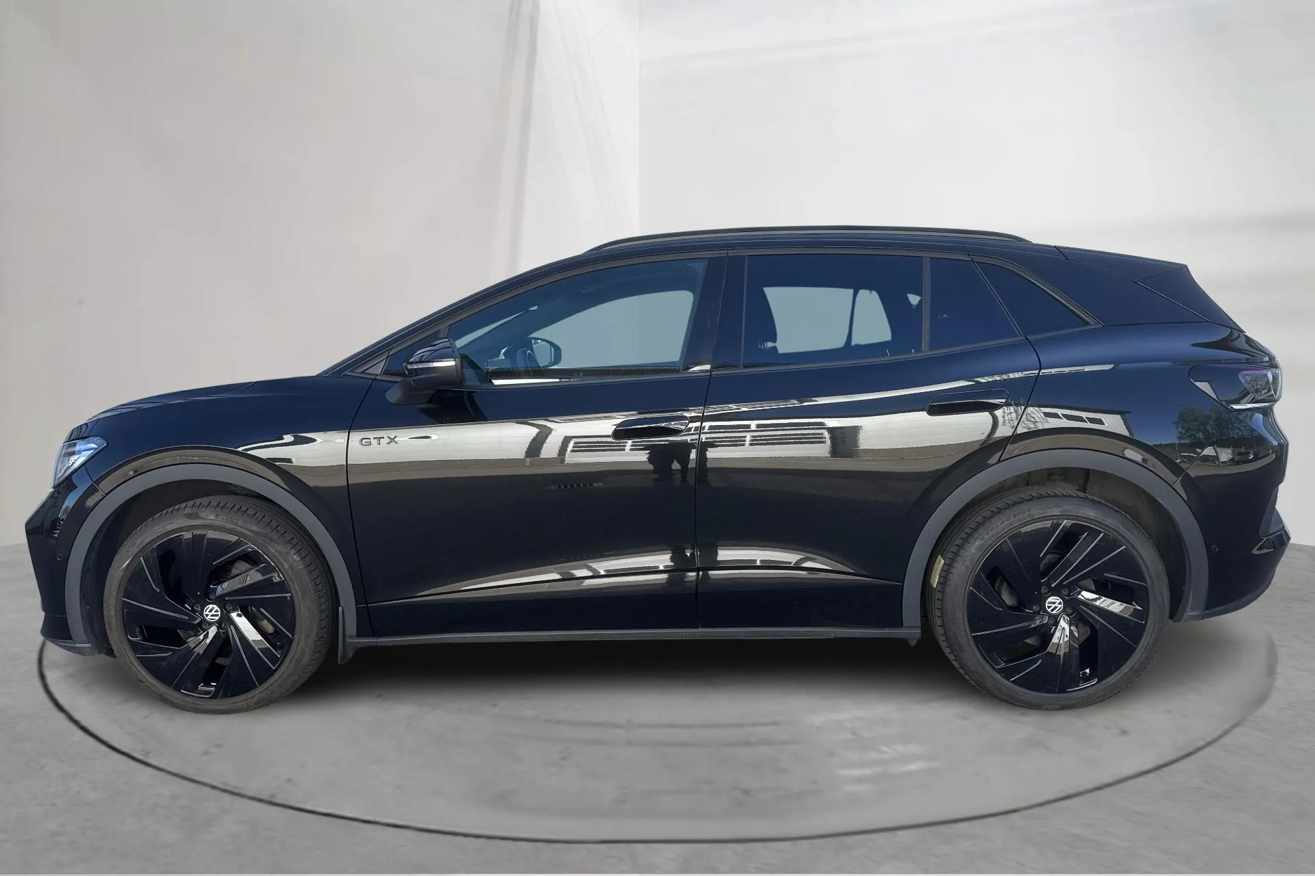 Presentationsfoto 2 av 17: VW ID.4 GTX 77kWh AWD (299hk) - 7 235 mil - Automat - svart - 2023