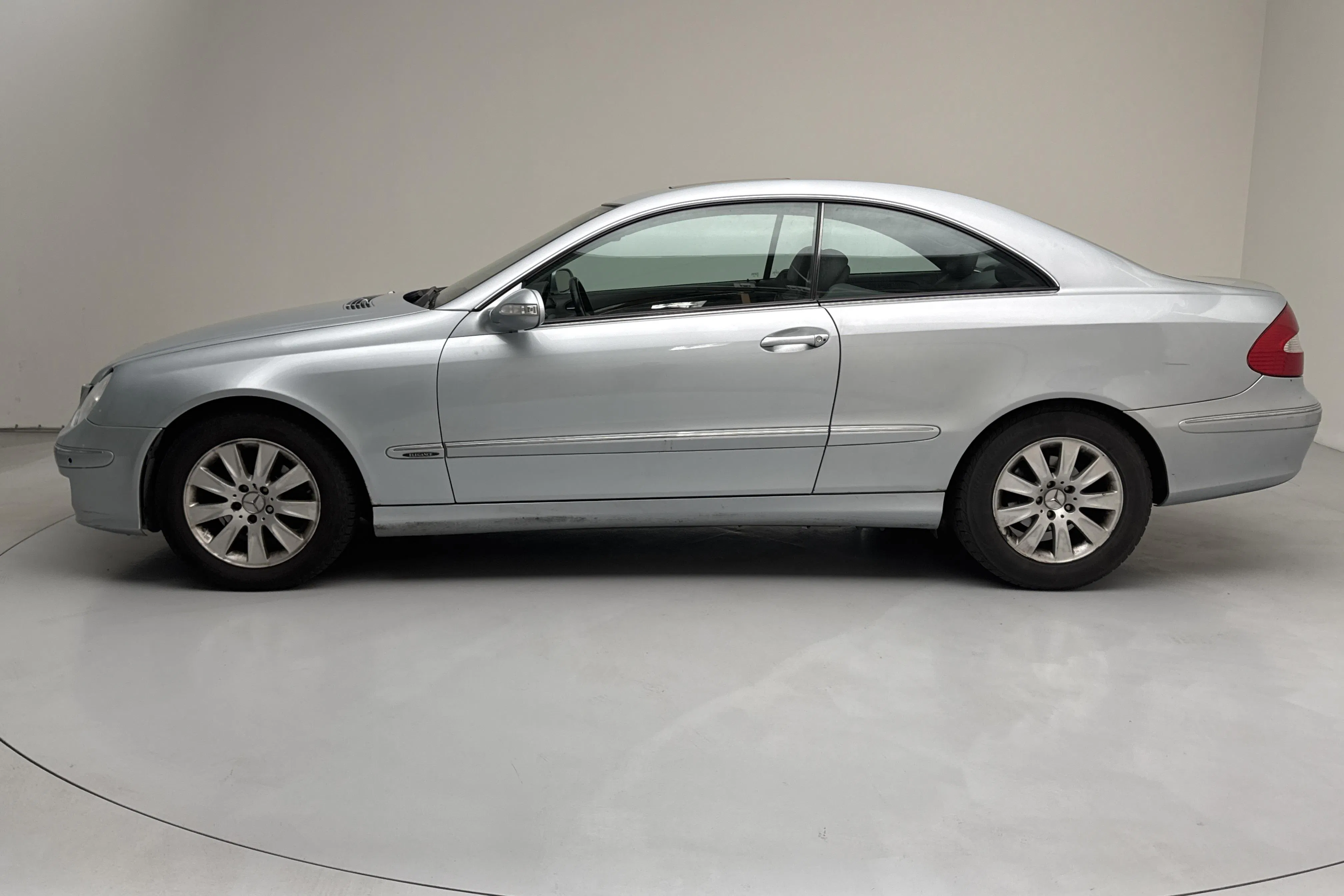 Presentation photo 2 of 12: Mercedes CLK 200 Kompressor C209 (163hk) - 203 880 km - Automatic - silver - 2005