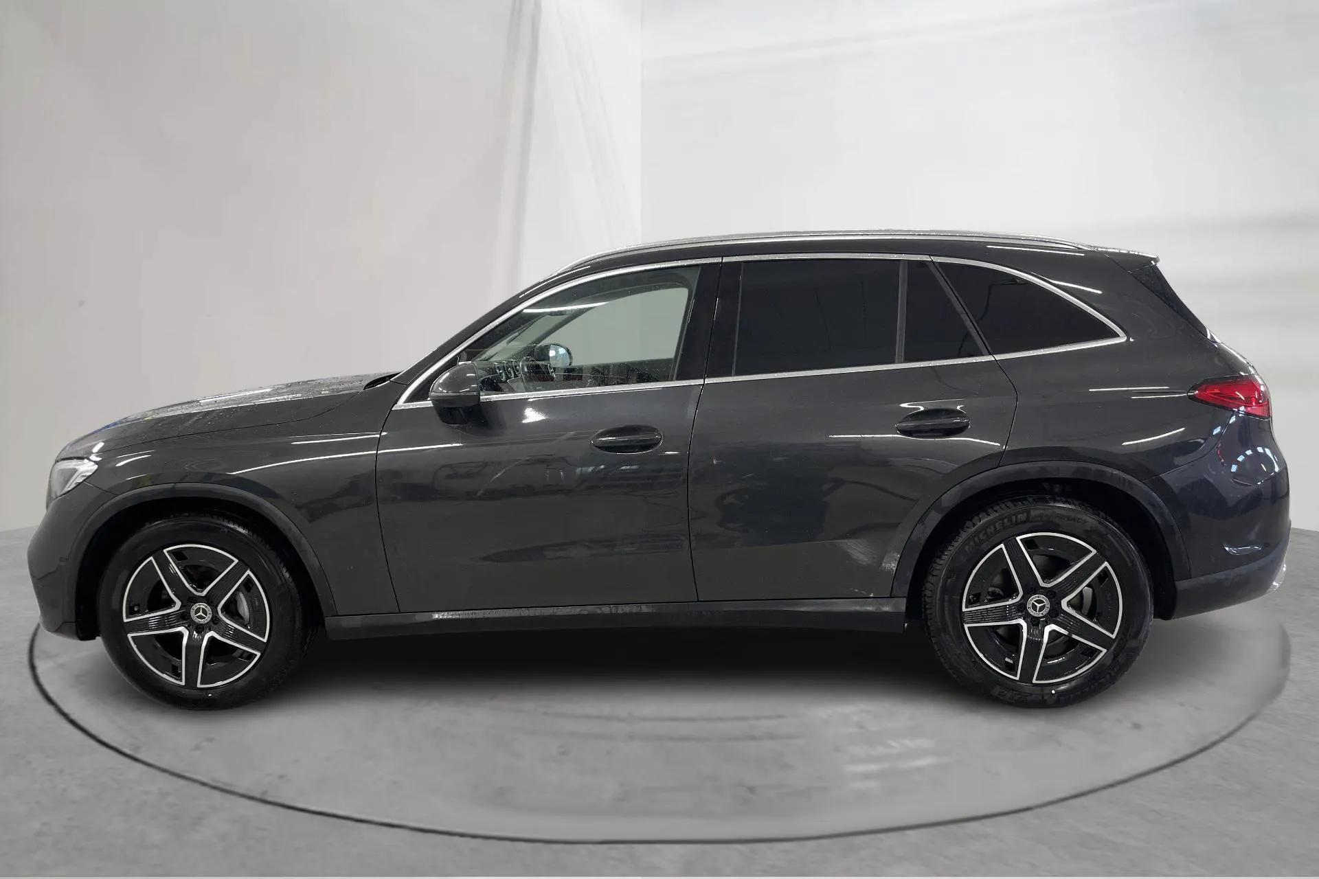 Presentationsfoto 2 av 19: Mercedes GLC 220 d 4MATIC X254 (197hk) - 4 682 mil - Automat - grå - 2023