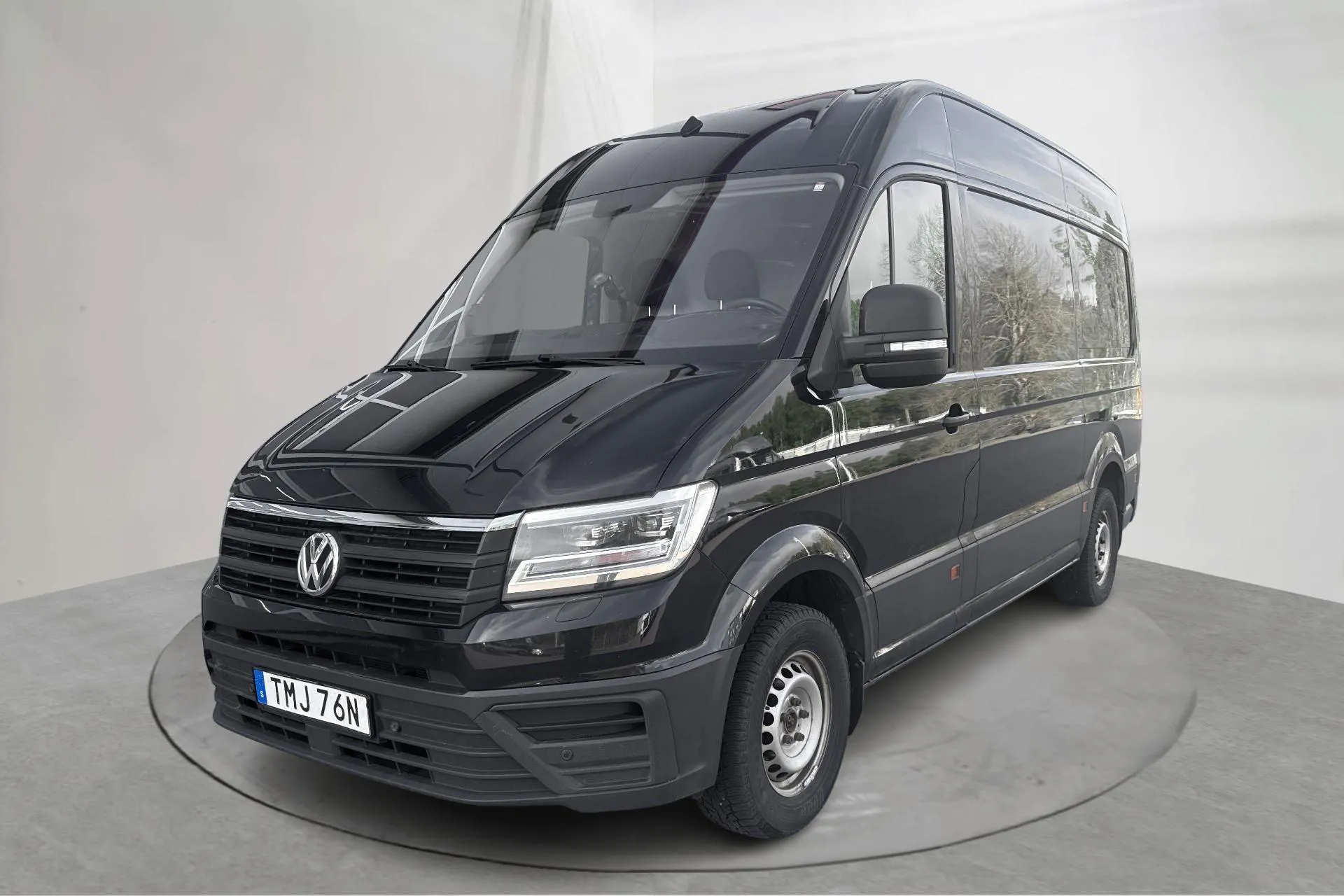 Presentationsfoto 1 av 15: VW Crafter 35 2.0 TDI Skåp (177hk) - 23 815 mil - Automat - svart - 2021