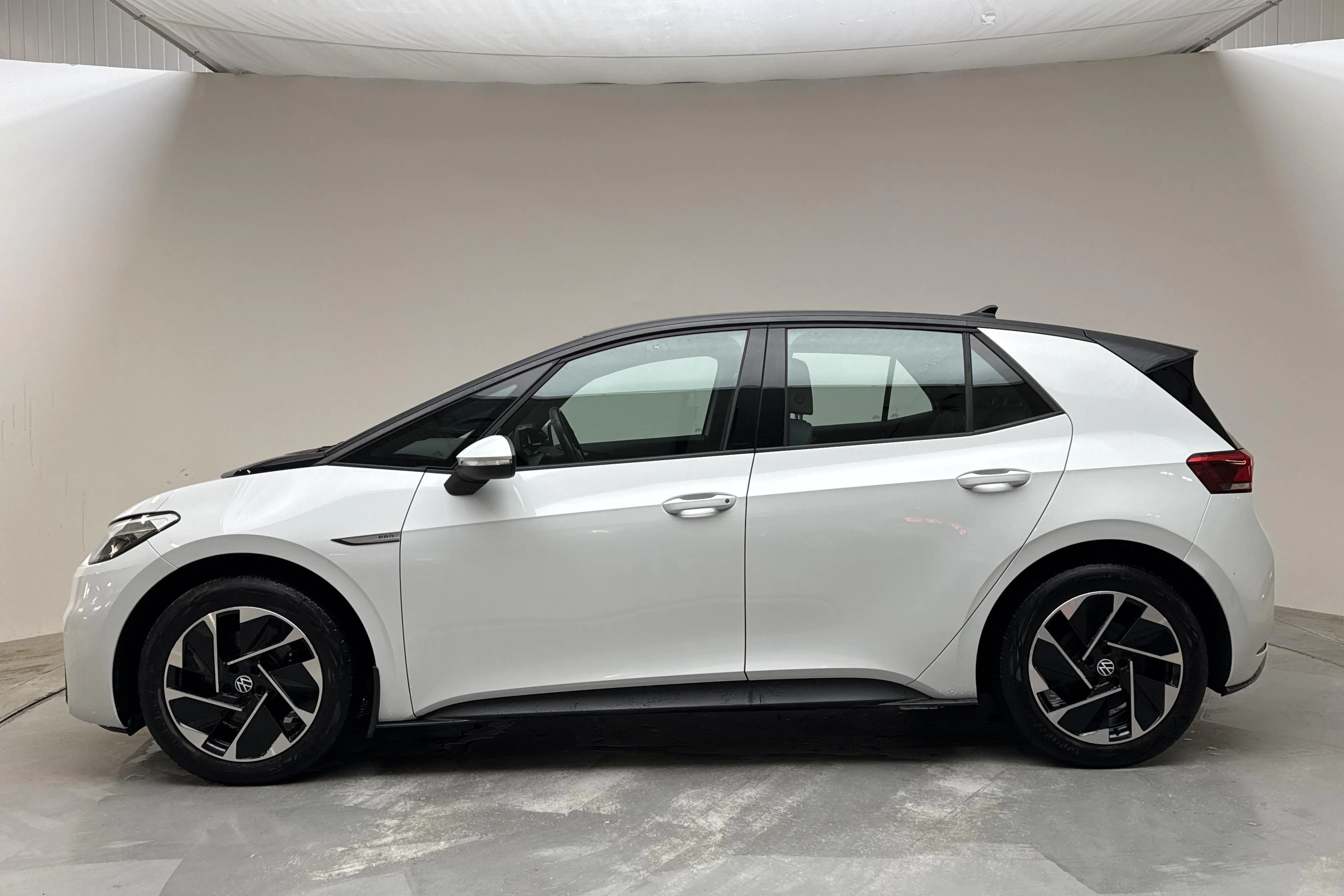 Presentationsfoto 2 av 16: VW ID.3 58kWh (204hk) - 6 195 mil - Automat - vit - 2021