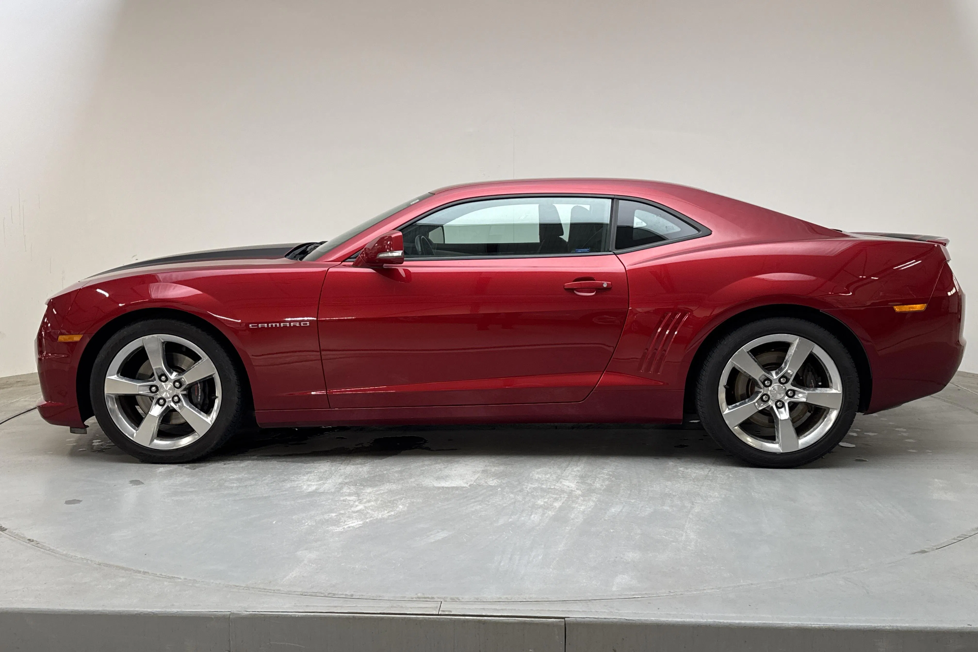 Presentationsfoto 2 av 13: Chevrolet Camaro SS 6.2 V8 Coupé (407hk) - 3 871 mil - Automat - röd - 2013