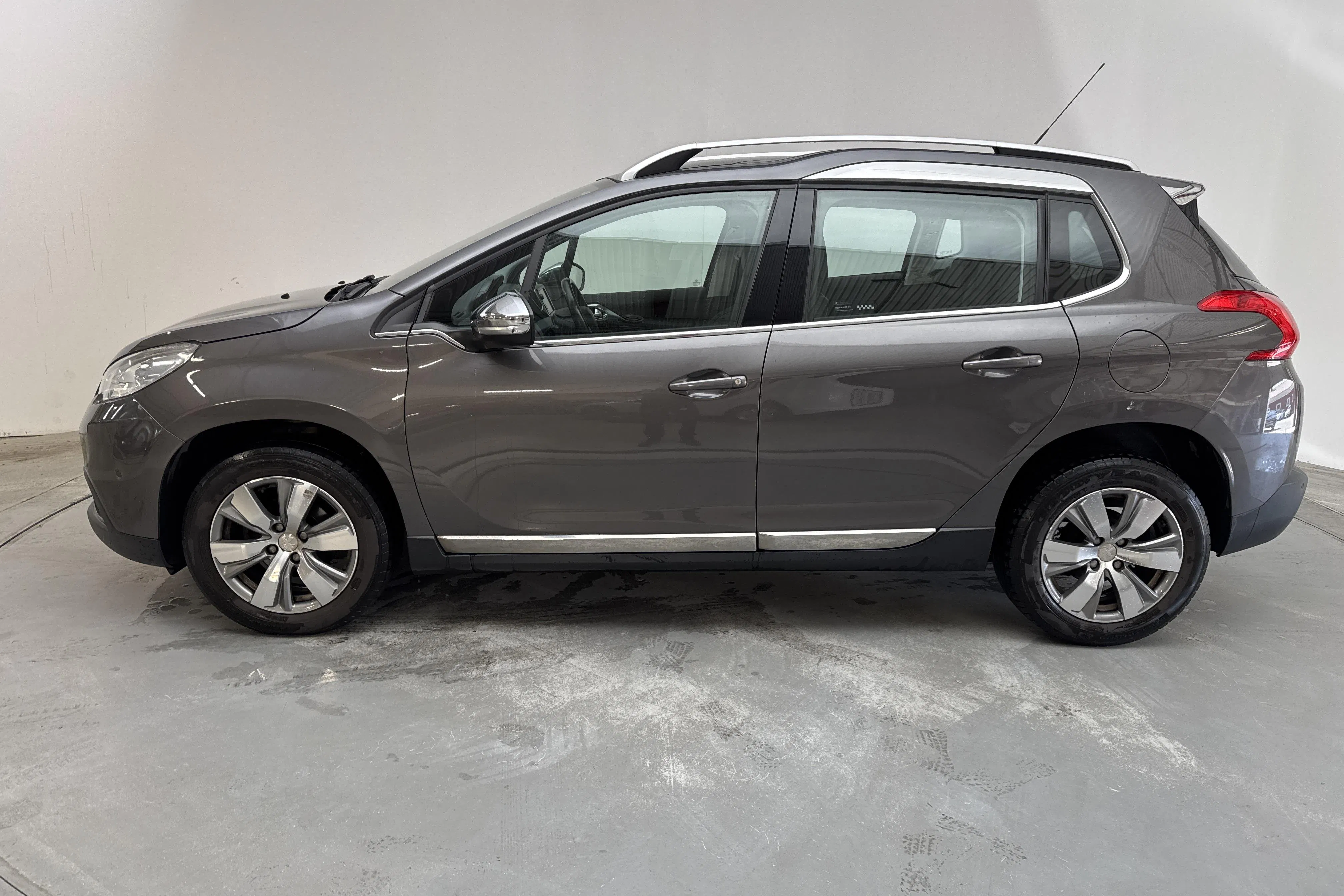Presentationsfoto 2 av 12: Peugeot 2008 1.6 e-HDi (92hk) - 14 144 mil - Manuell - Dark Grey - 2013