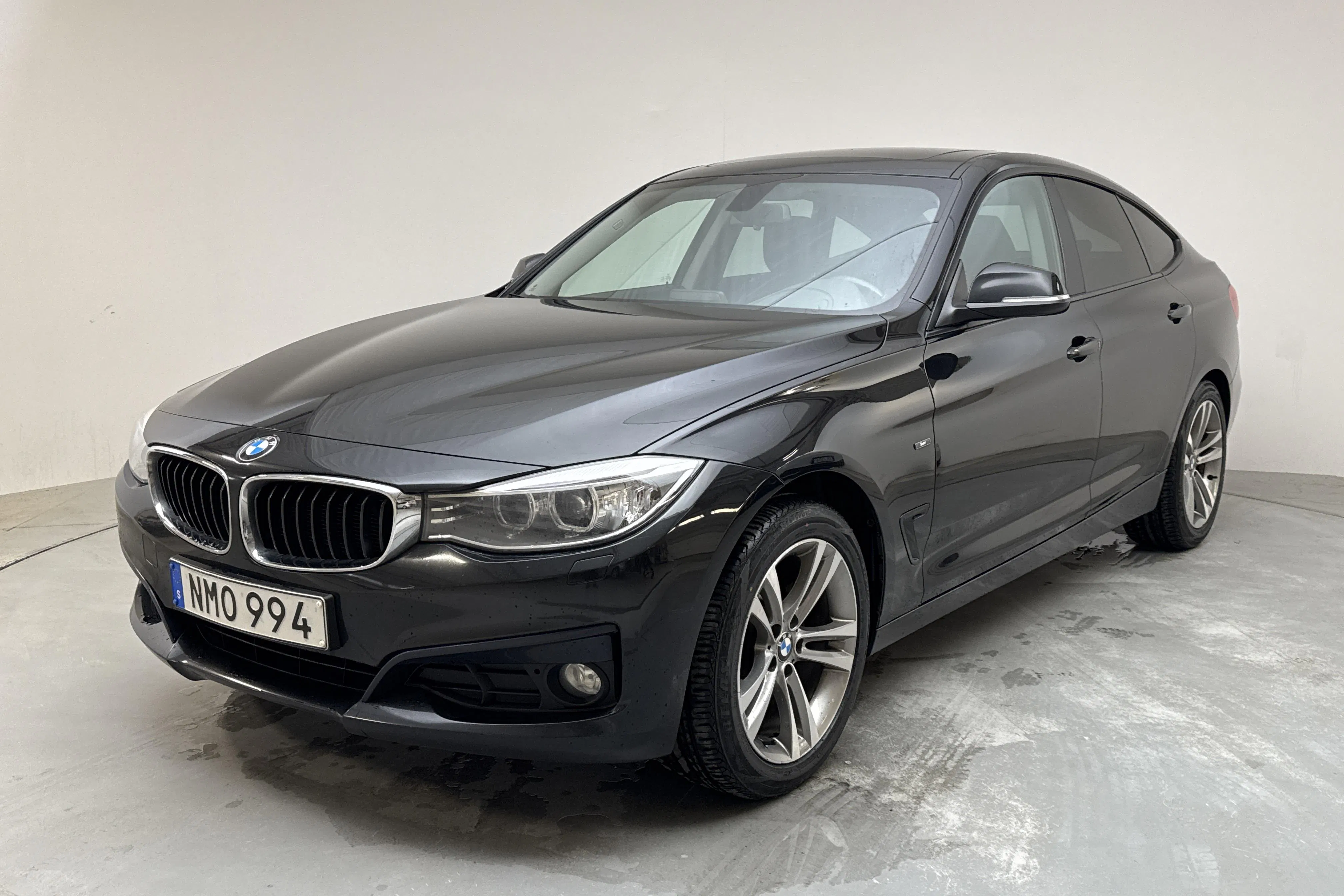 Presentationsfoto 1 av 13: BMW 320d GT xDrive, F34 (184hk) - 22 837 mil - Automat - svart - 2014
