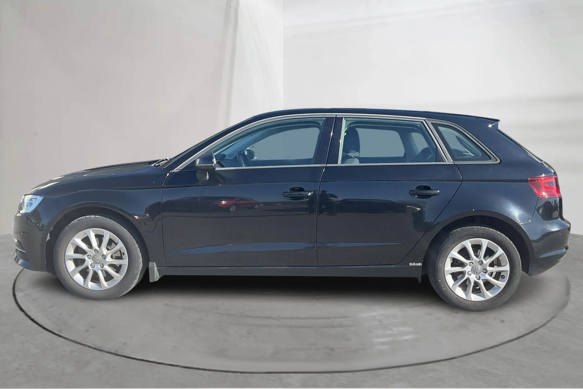 Presentationsfoto 2 av 14: Audi A3 1.2 TFSI Sportback (110hk) - 14 887 mil - Manuell - svart - 2016