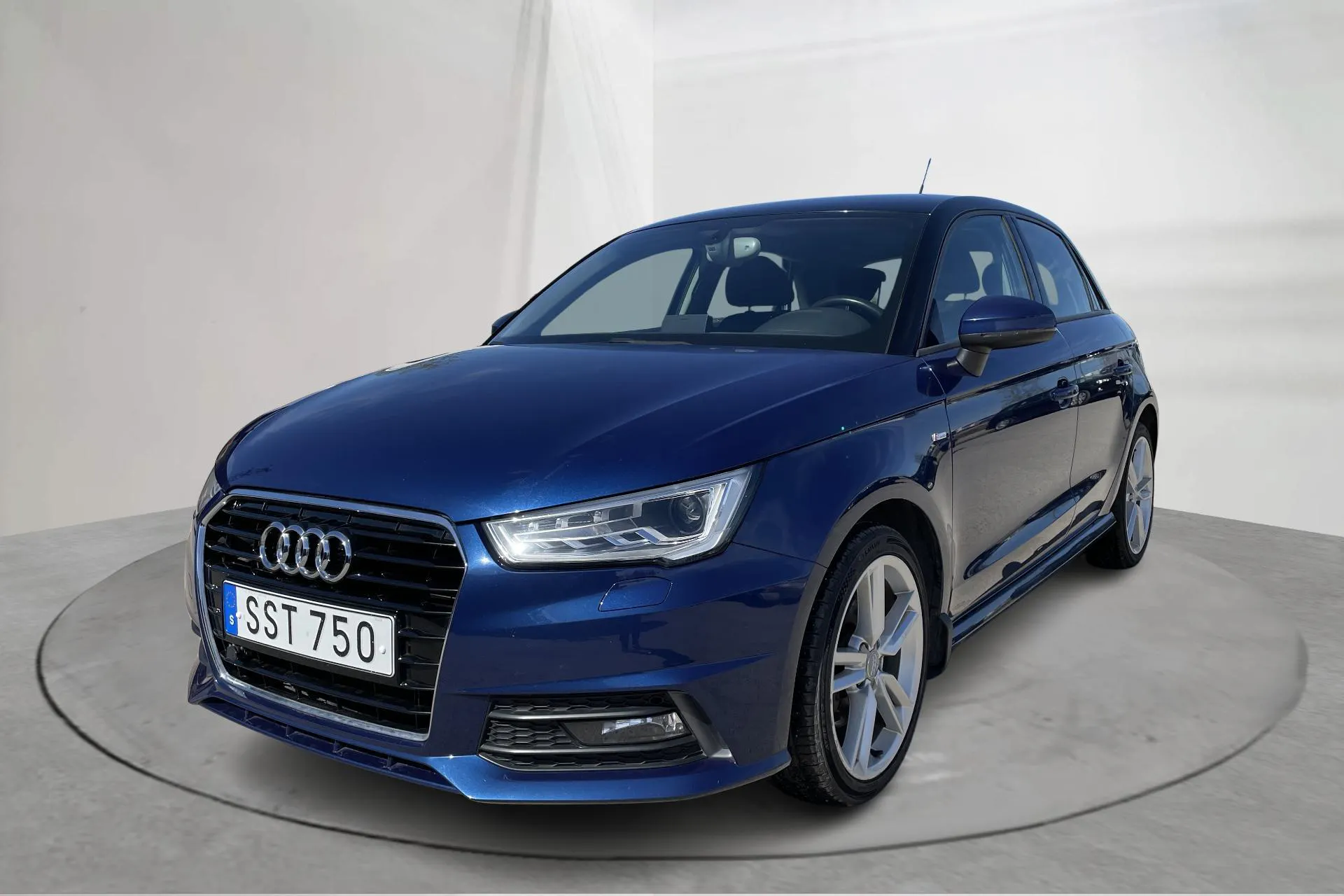 Presentationsfoto 1 av 16: Audi A1 1.4 TFSI Sportback (125hk) - 9 062 mil - Manuell - blå - 2018