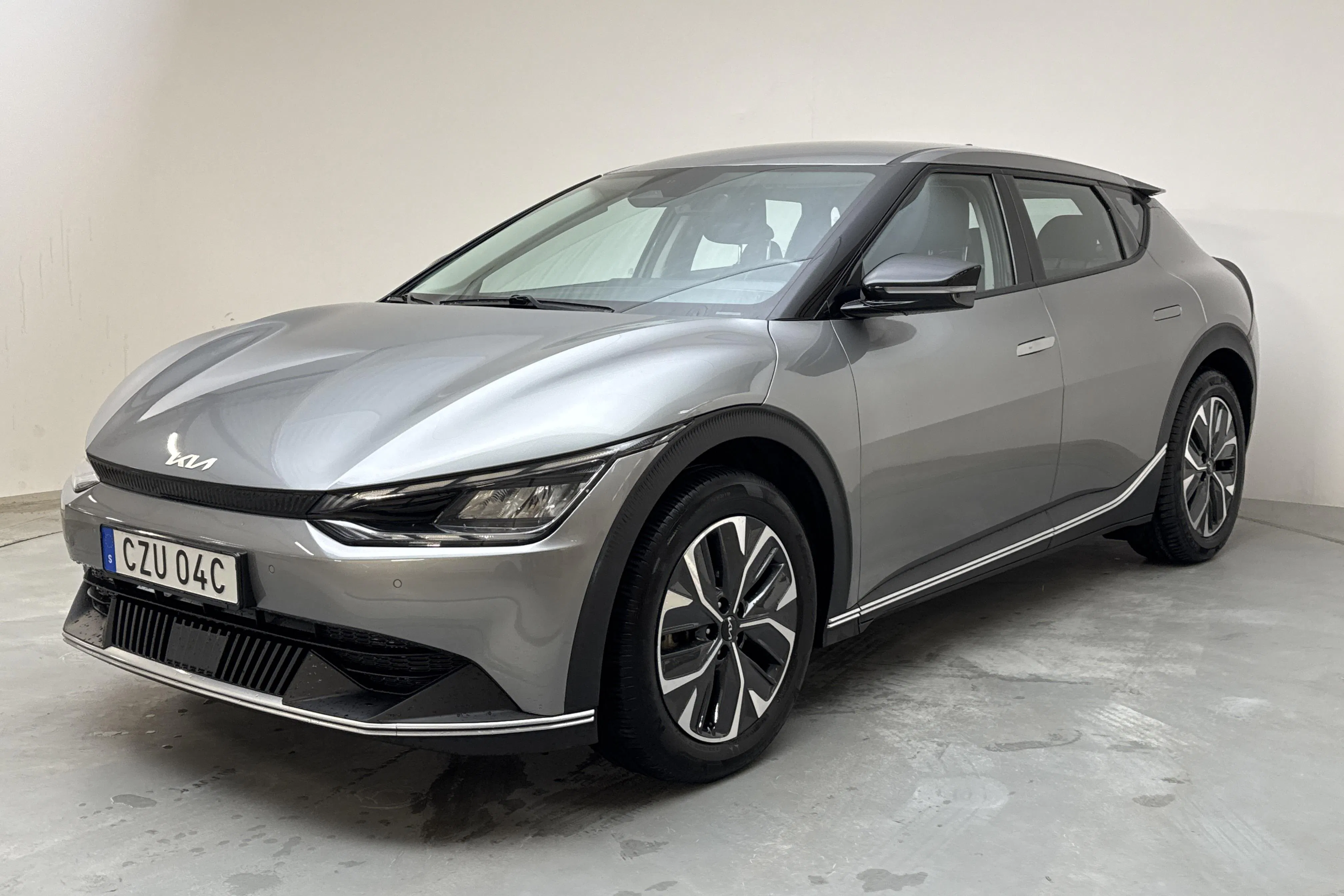 Presentationsfoto 1 av 19: KIA EV6 RWD (228hk) - 12 226 mil - Automat - grå - 2022