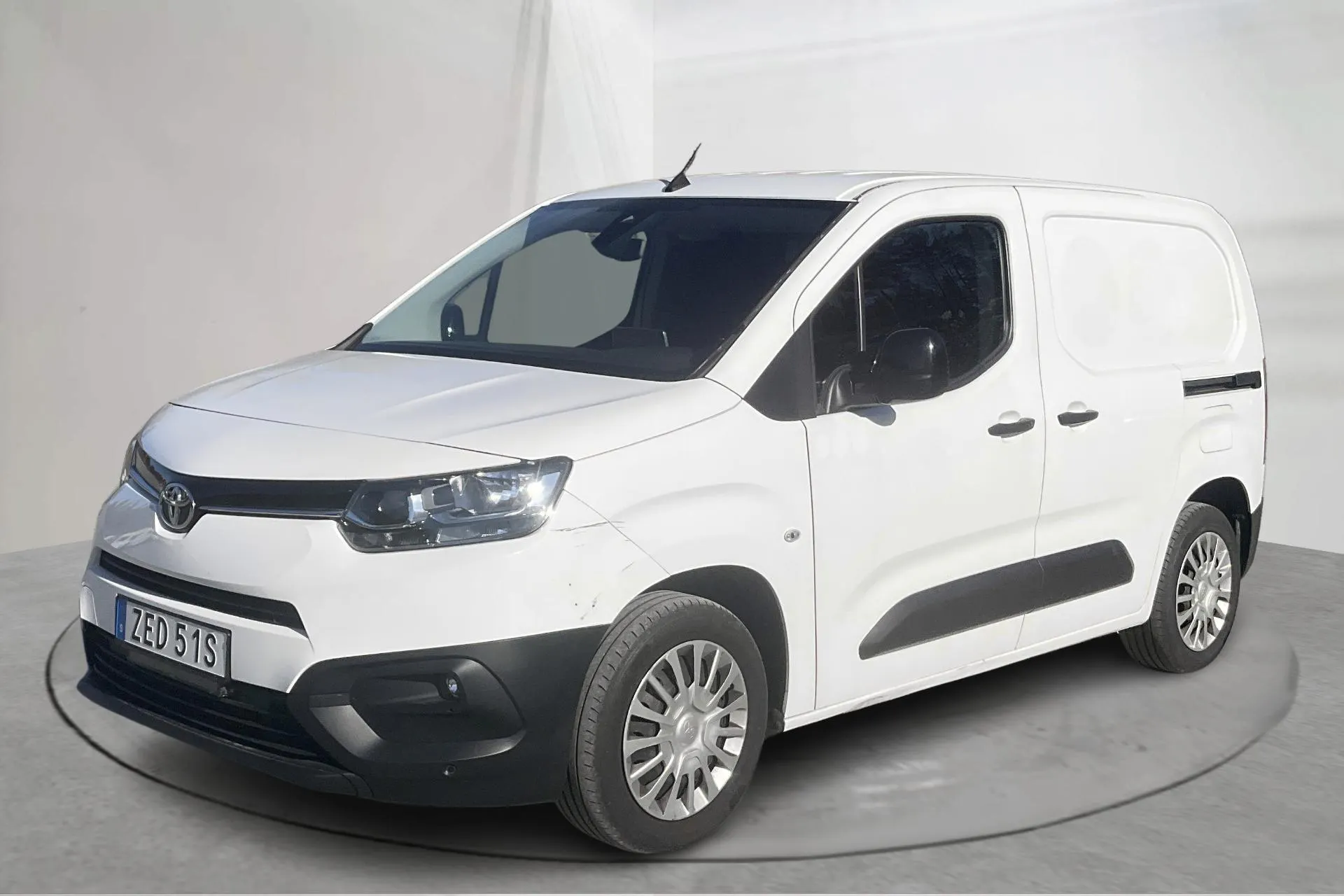 Presentation photo 1 of 13: Toyota PROACE CITY 1.5D (130hk) - 186 220 km - Automatic - white - 2022