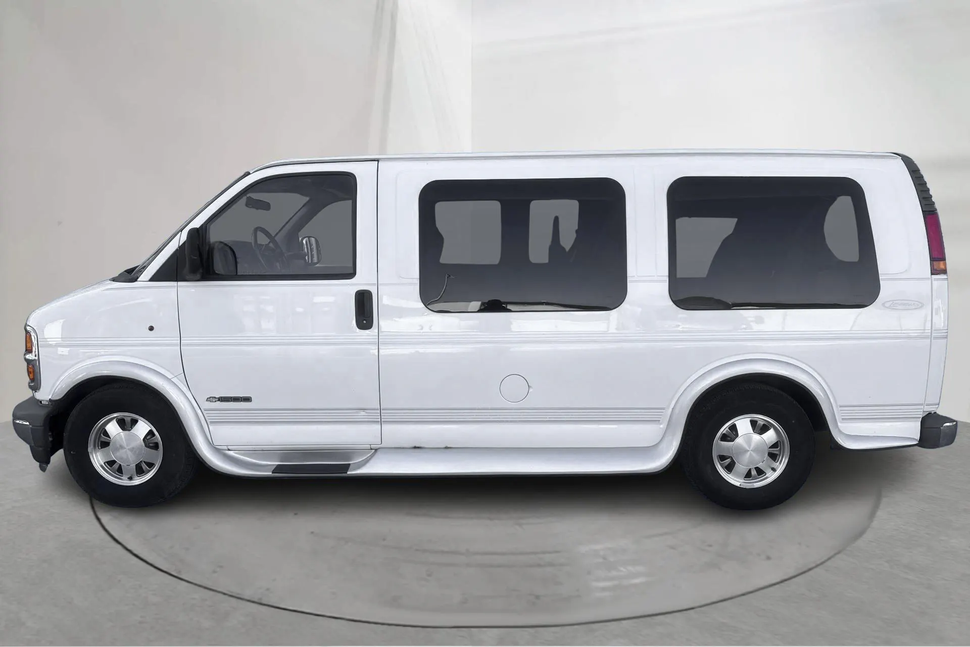 Presentation photo 2 of 27: CHEVROLET G20 VAN Express G1500 Van 5.7 V8 (248hk) - 178 380 km - Automatic - white - 2001