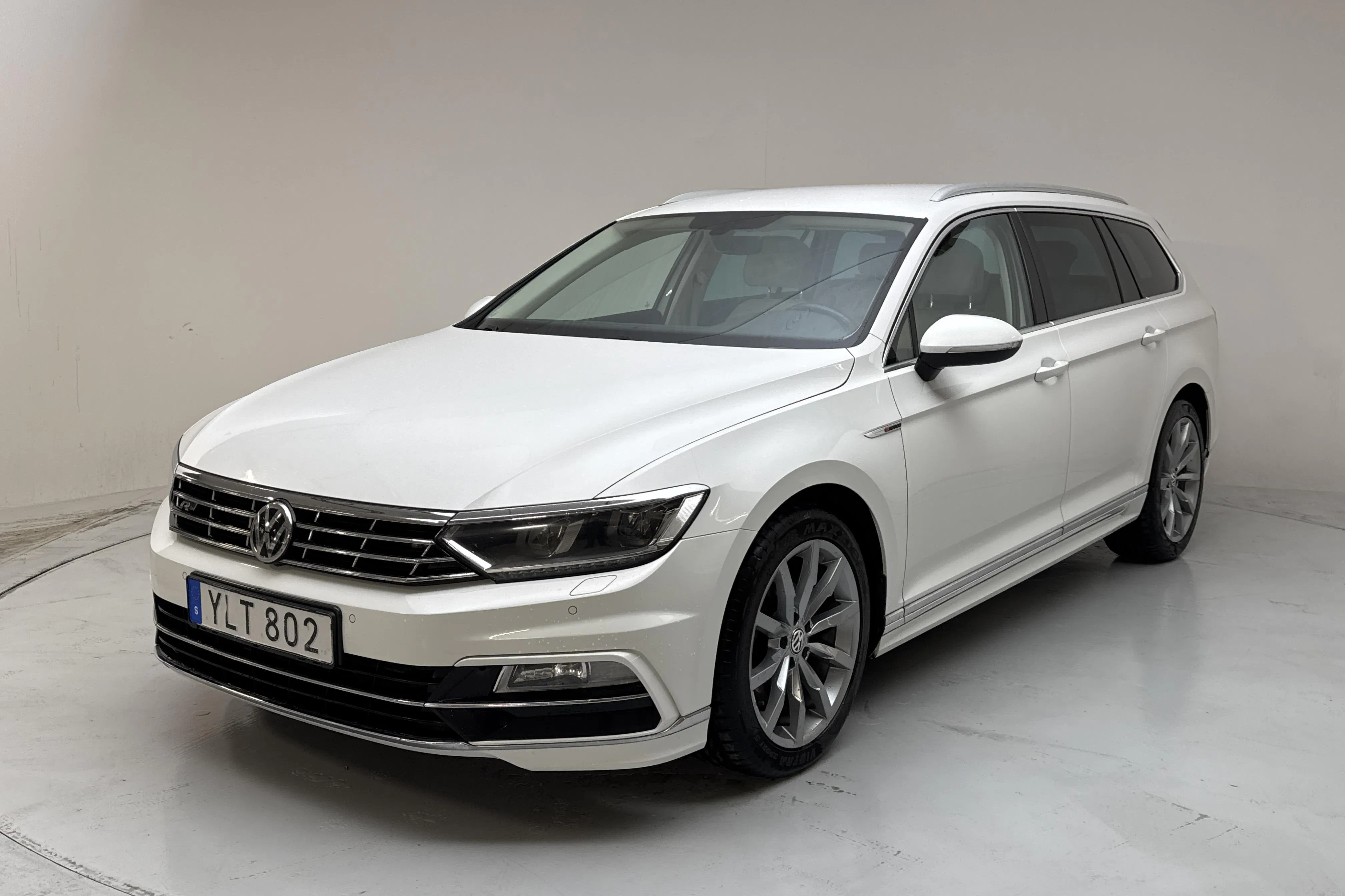 Presentation photo 1 of 14: VW Passat 2.0 TDI Sportscombi 4MOTION (190hk) - 178 510 km - Automatic - white - 2017