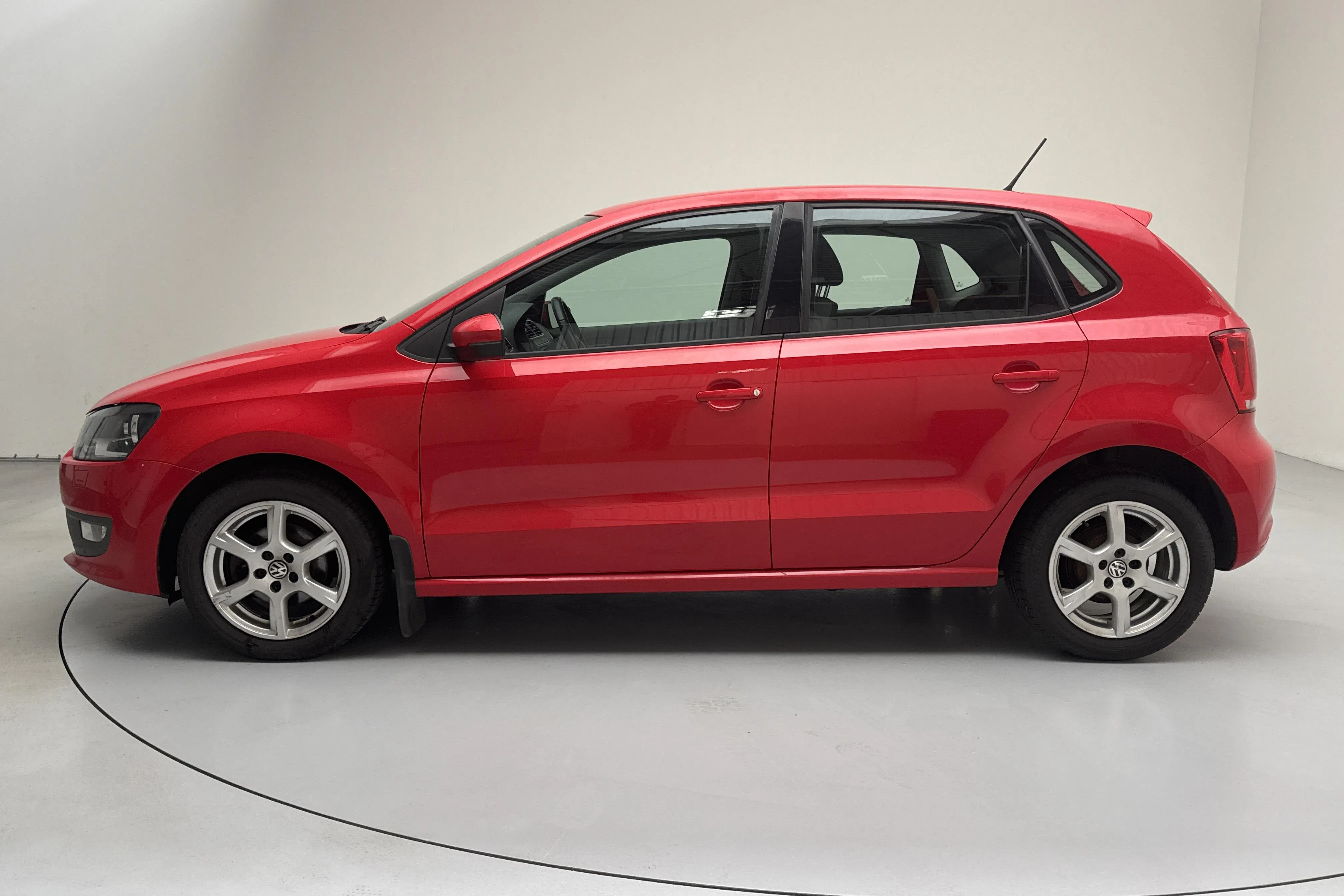 Presentationsfoto 2 av 11: VW Polo 1.4 5dr (85hk) - 18 389 mil - Manuell - röd - 2012