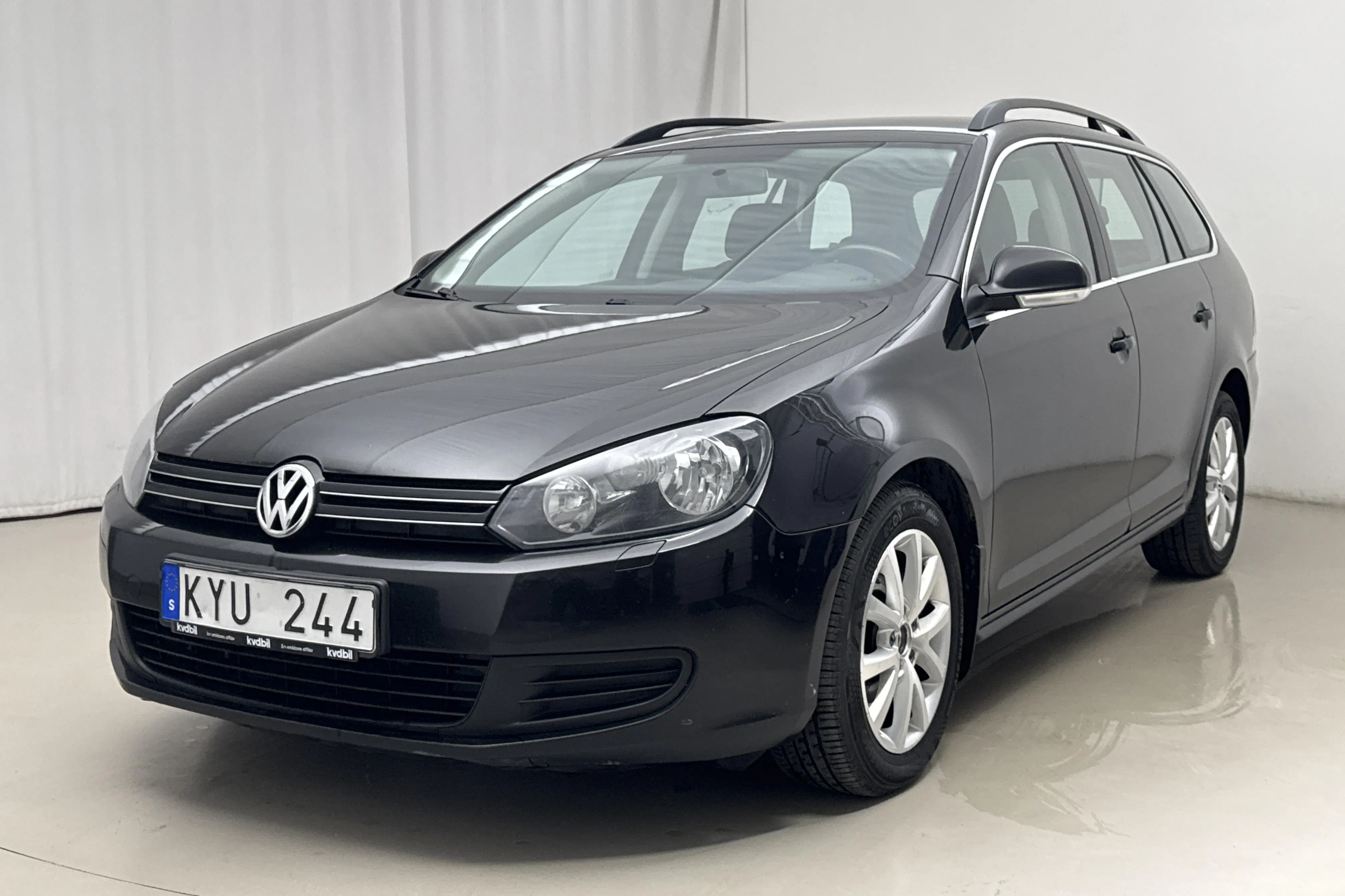 Presentationsfoto 1 av 14: VW Golf VI 1.6 TDI Variant (105hk) - 19 393 mil - Manuell - svart - 2011