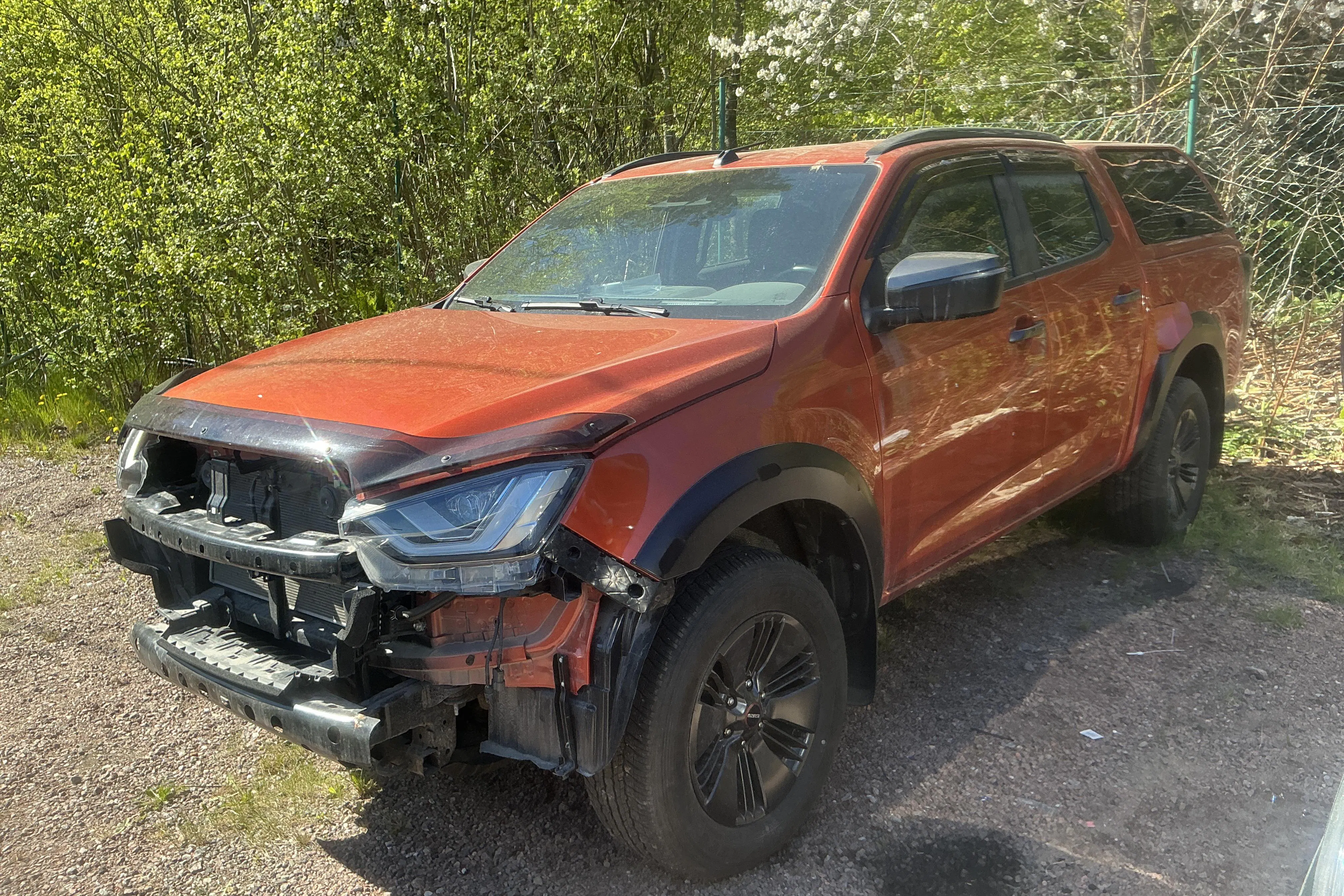 Presentationsfoto 1 av 16: Isuzu D-MAX 1.9 DDI CNG 4WD (164hk) - 1 902 mil - Automat - orange - 2022