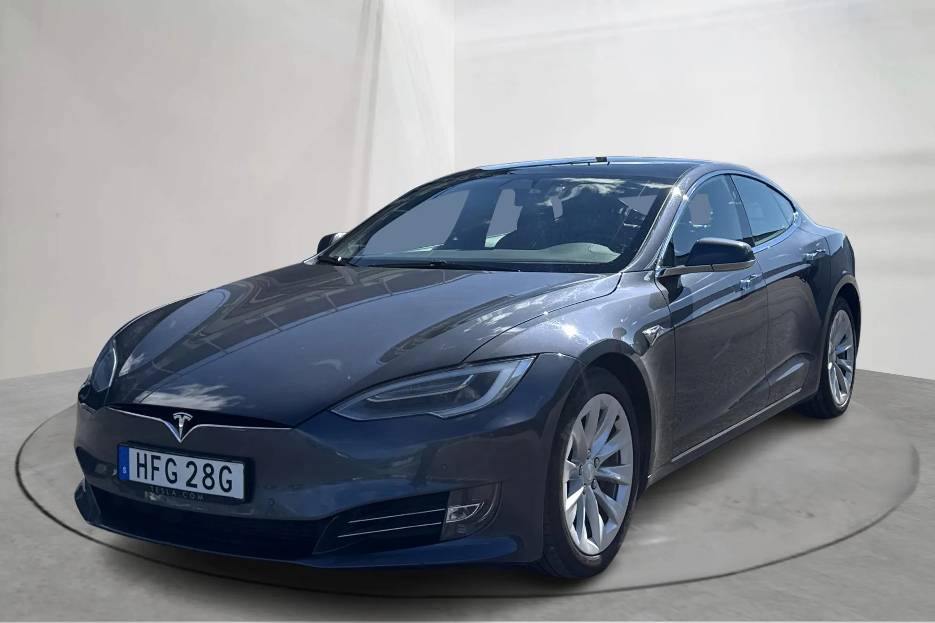 Presentationsfoto 1 av 21: Tesla Model S Dual Motor Long Range AWD - 13 640 mil - Automat - grå - 2019