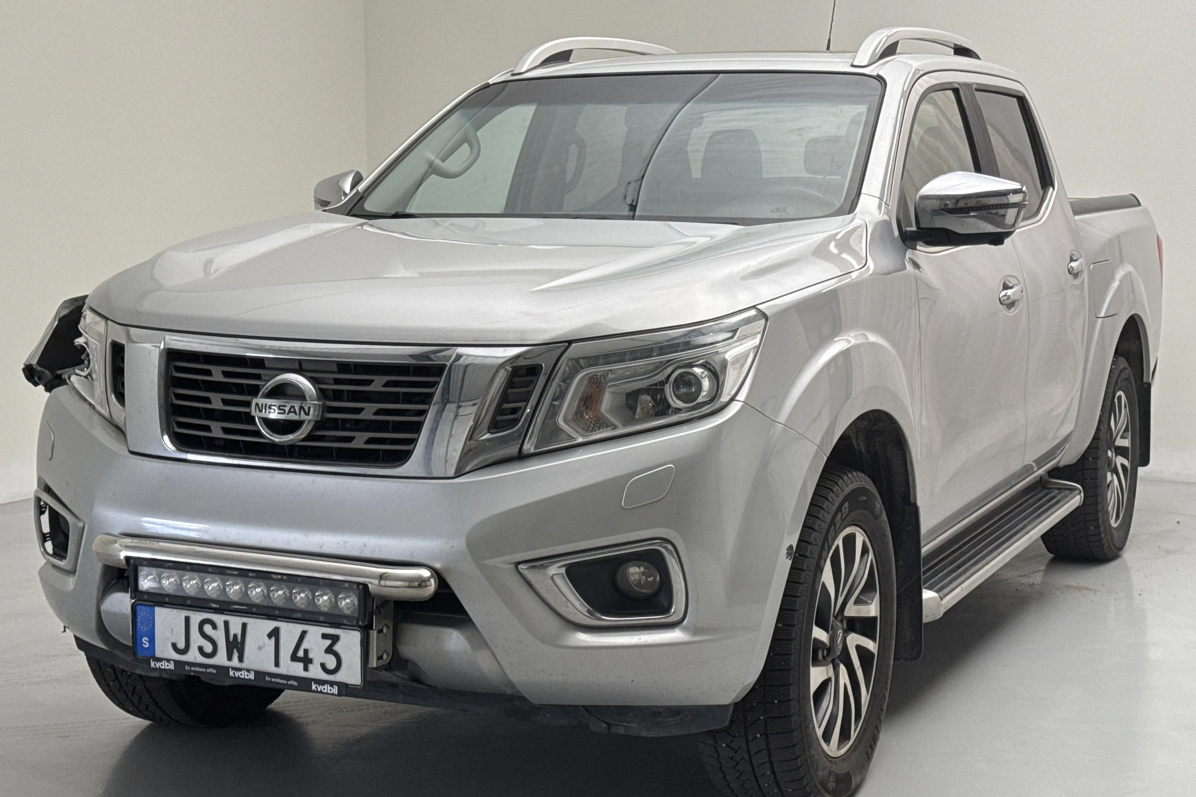 Presentation photo 1 of 16: Nissan Navara 2.3 dCi 4x4 (190hk) - 156 330 km - Automatic - silver - 2018