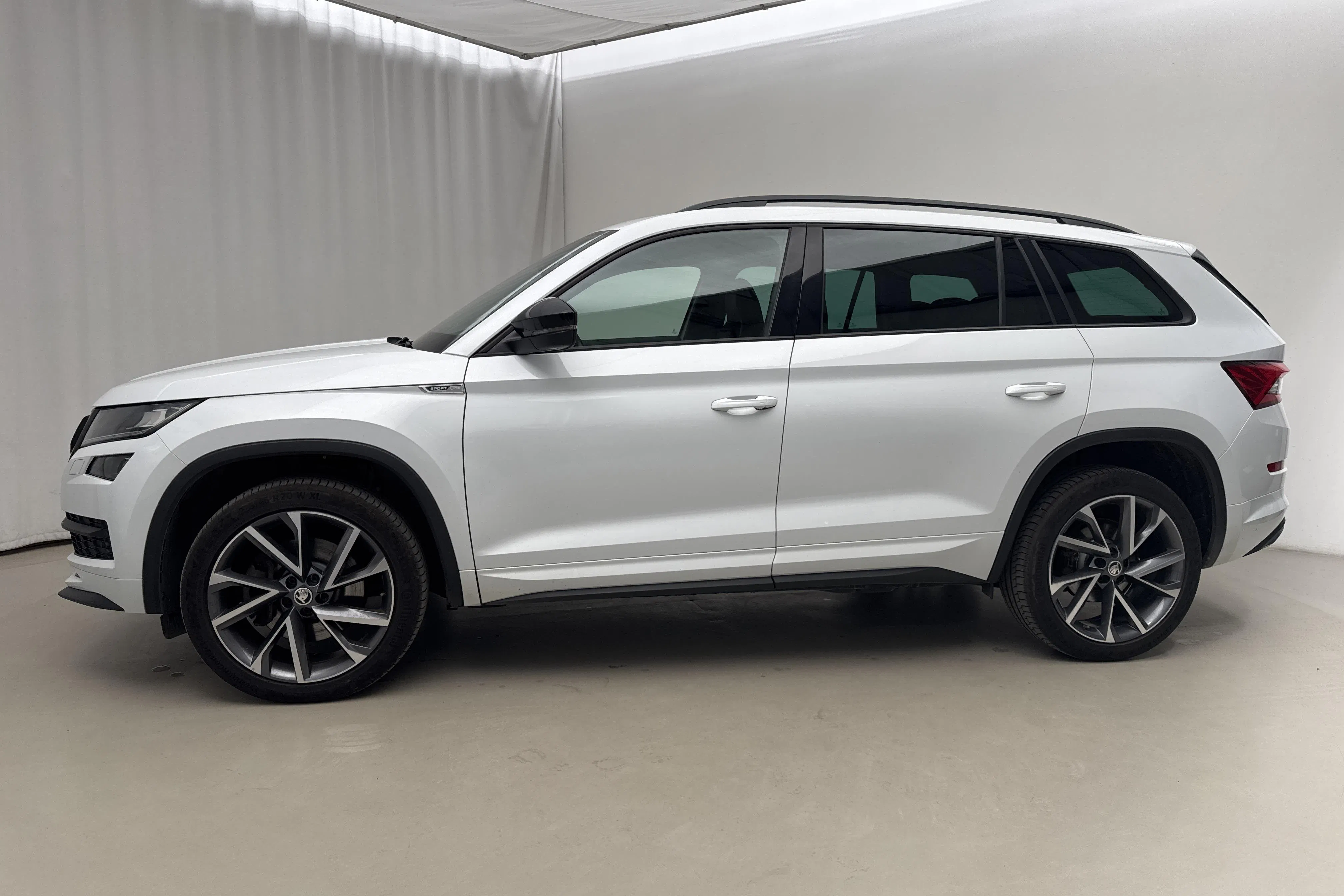 Presentationsfoto 2 av 22: Skoda Kodiaq 2.0 TDI 4X4 (190hk) - 17 233 mil - Automat - vit - 2021