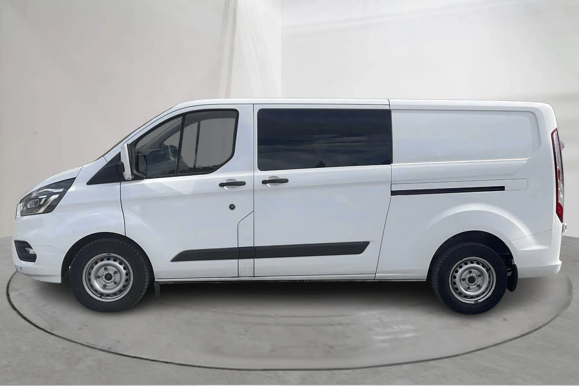 Presentation photo 2 of 14: Ford Transit Custom Crew Van 350 2.0 TDCi 2WD Skåp (130hk) - 145 430 km - Manual - white - 2022