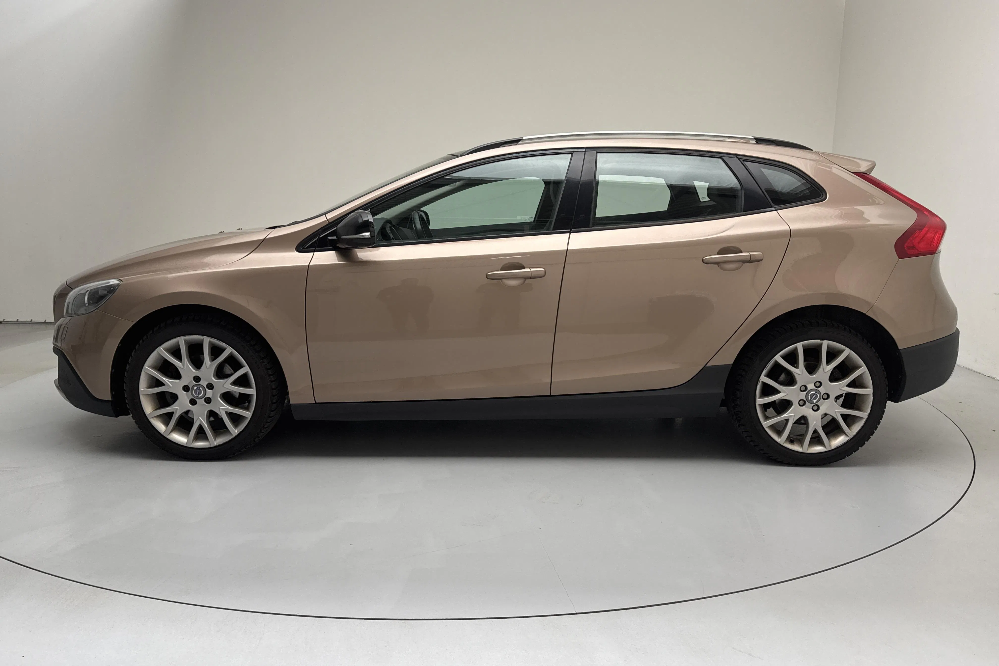 Presentationsfoto 2 av 14: Volvo V40 Cross Country D2 (115hk) - 13 826 mil - Automat - brun - 2013
