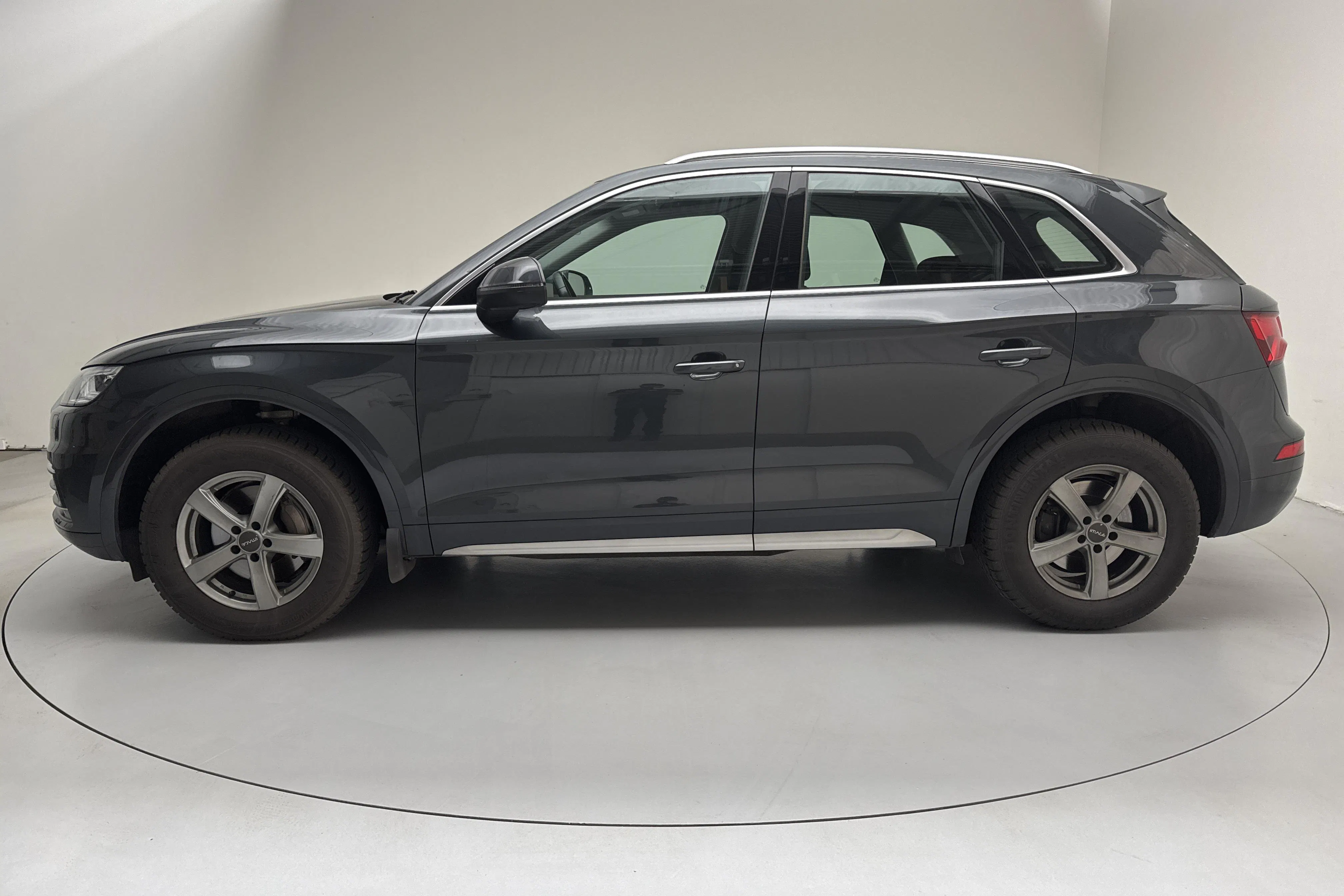 Presentationsfoto 2 av 13: Audi Q5 2.0 TDI quattro (190hk) - 14 626 mil - Automat - grå - 2017