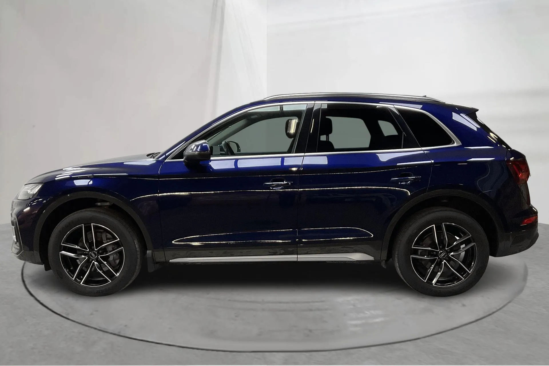 Presentationsfoto 2 av 18: Audi Q5 45 TFSI quattro (265hk) - 5 786 mil - Automat - blå - 2022