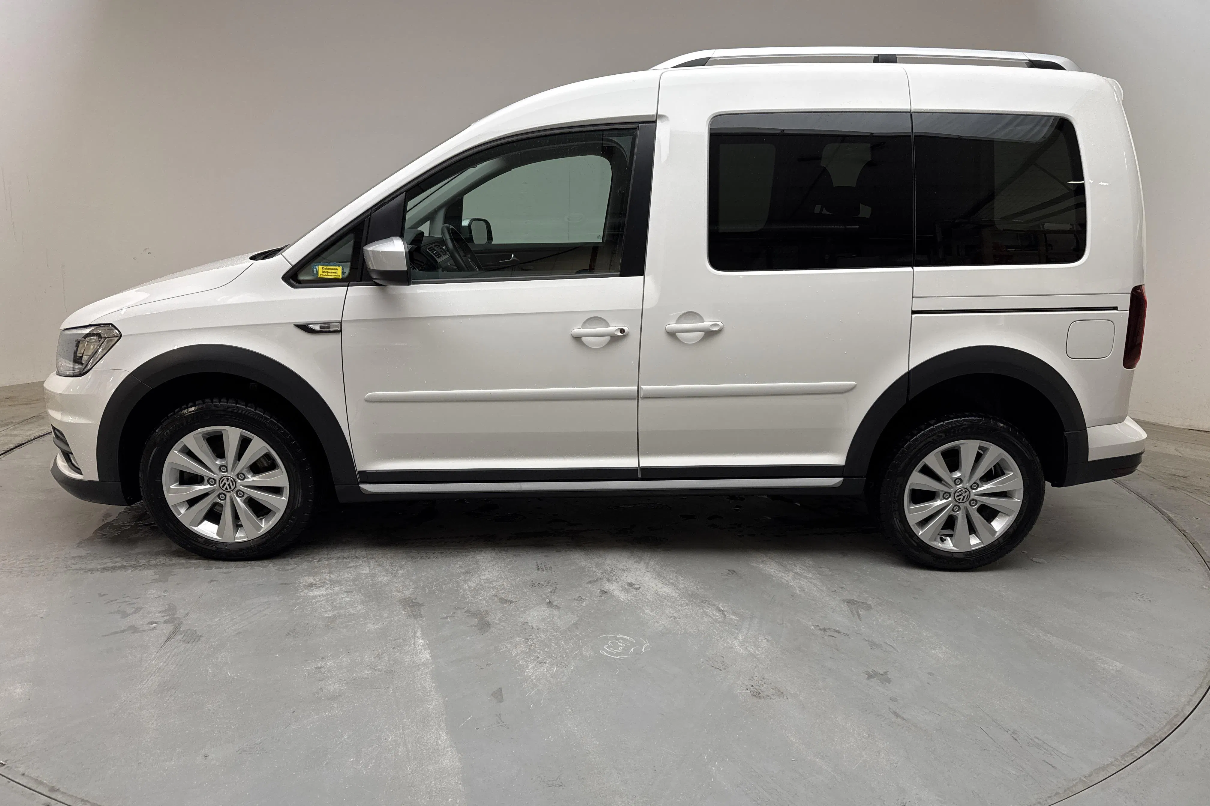 Presentation photo 2 of 13: VW Caddy Alltrack Life 2.0 TDI 4MOTION (150hk) - 49 130 km - Automatic - white - 2018