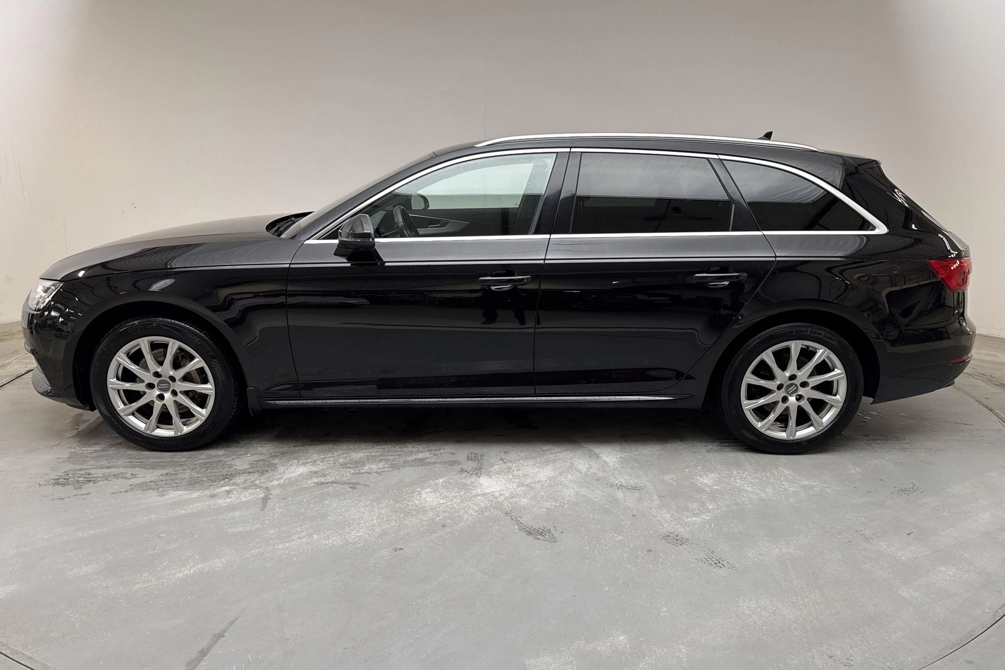 Presentation photo 2 of 12: Audi A4 2.0 TDI Avant quattro (190hk) - 150 100 km - Automatic - black - 2017