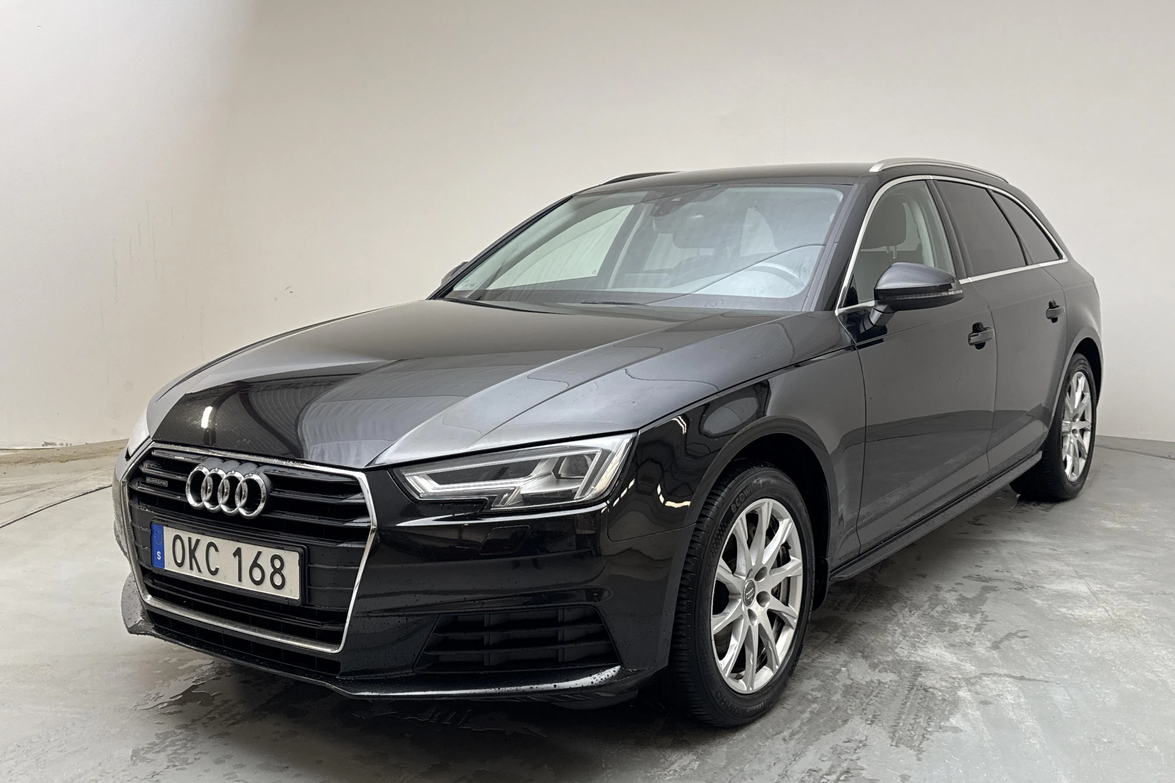Presentation photo 1 of 12: Audi A4 2.0 TDI Avant quattro (190hk) - 150 100 km - Automatic - black - 2017