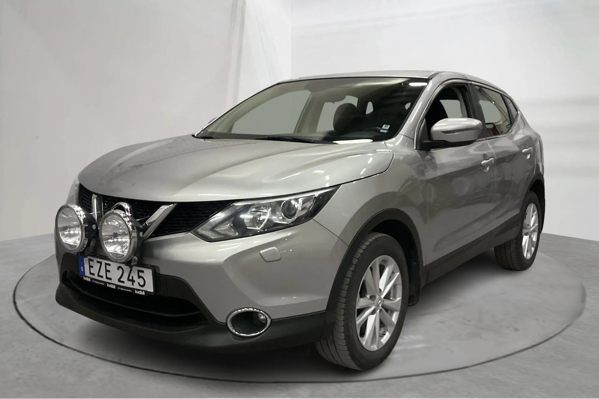 Presentationsfoto 1 av 15: Nissan Qashqai 1.6 dCi 4x4 (130hk) - 14 742 mil - Manuell - silver - 2015