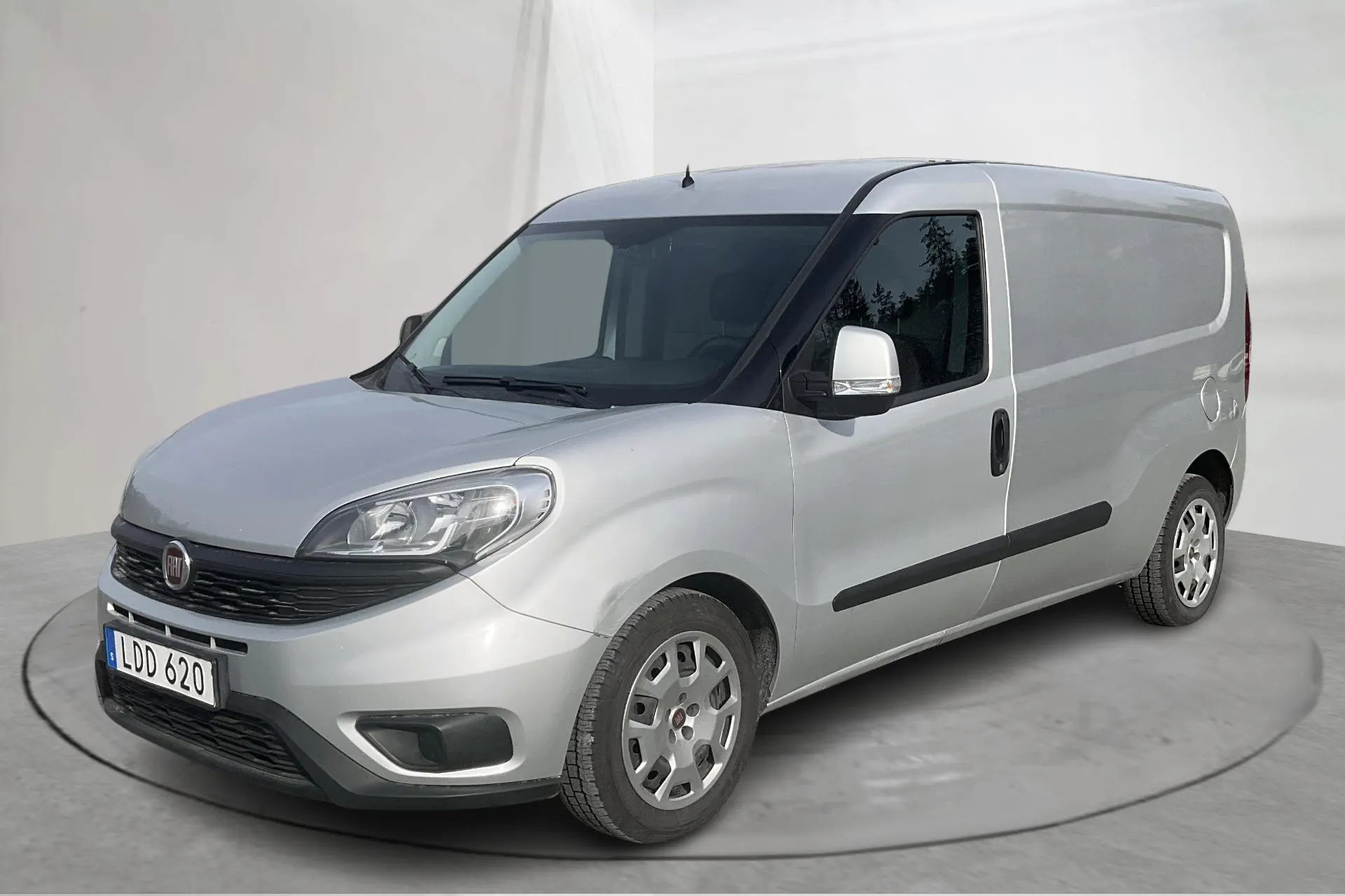 Presentationsfoto 1 av 13: Fiat Doblo Cargo 1.4T CNG (120hk) - 9 330 mil - Manuell - grå - 2016