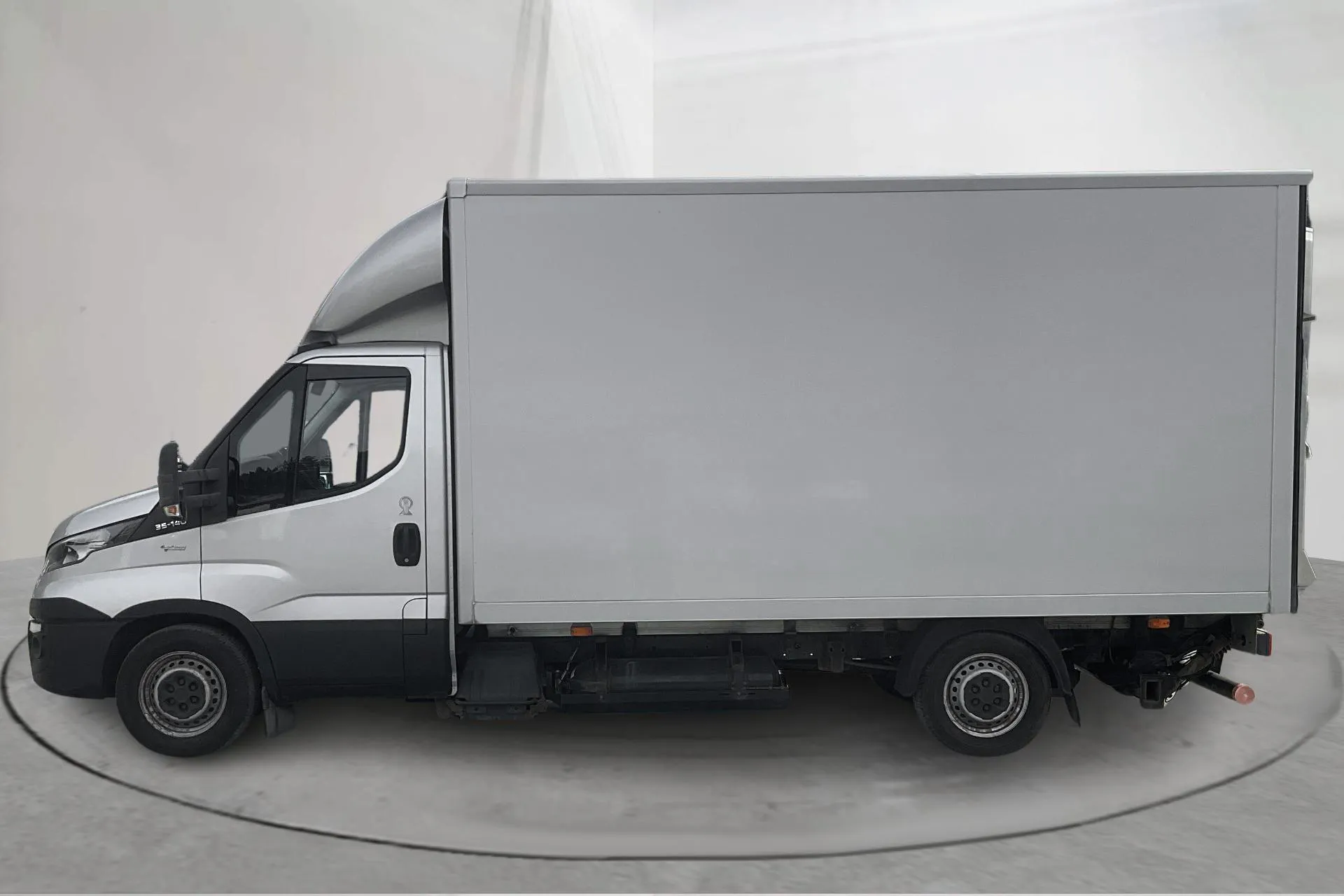 Presentationsfoto 2 av 12: Iveco Daily 35 3.0 CNG (136hk) - 7 545 mil - Manuell - silver - 2016