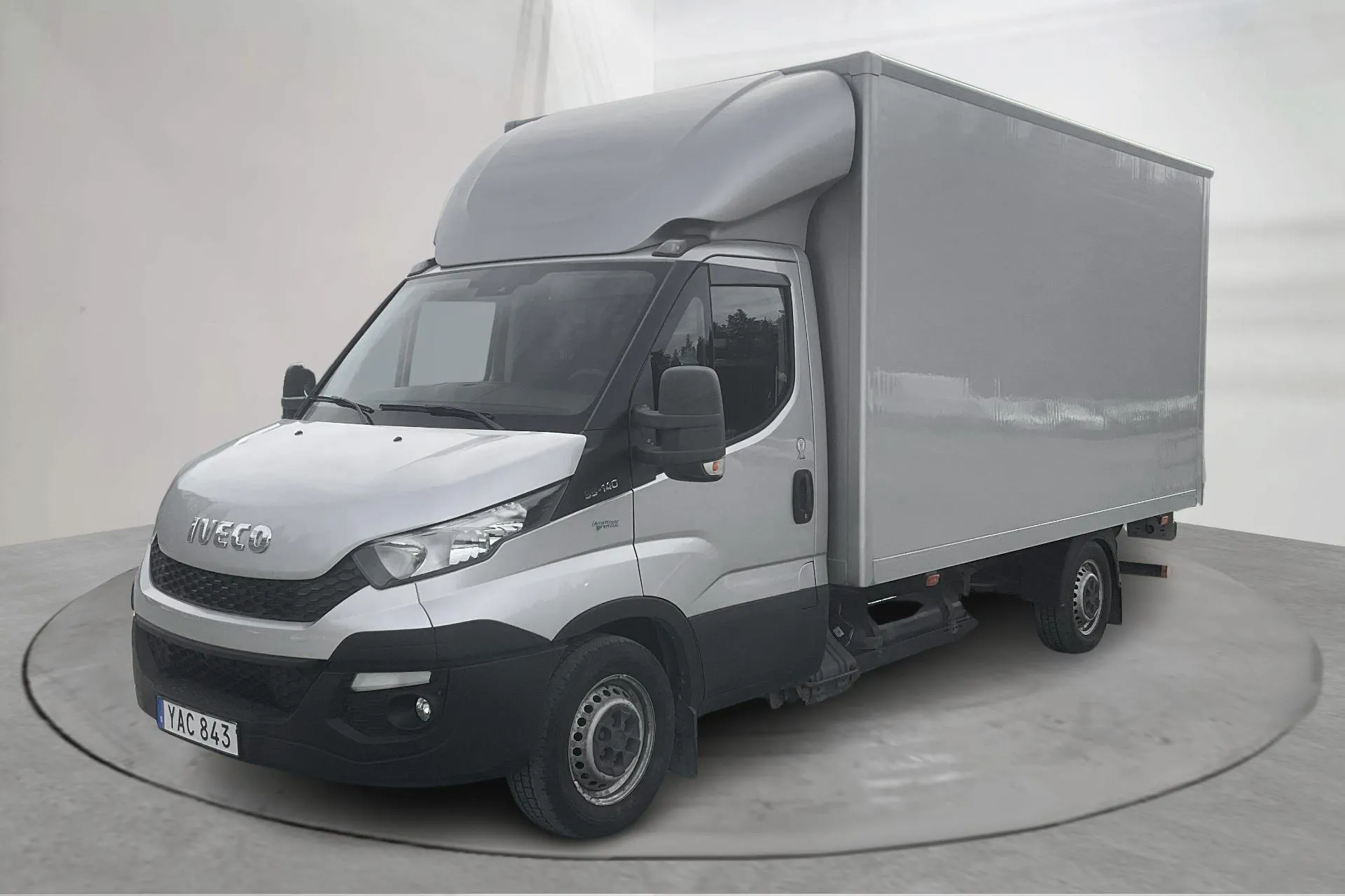 Presentationsfoto 1 av 12: Iveco Daily 35 3.0 CNG (136hk) - 7 545 mil - Manuell - silver - 2016