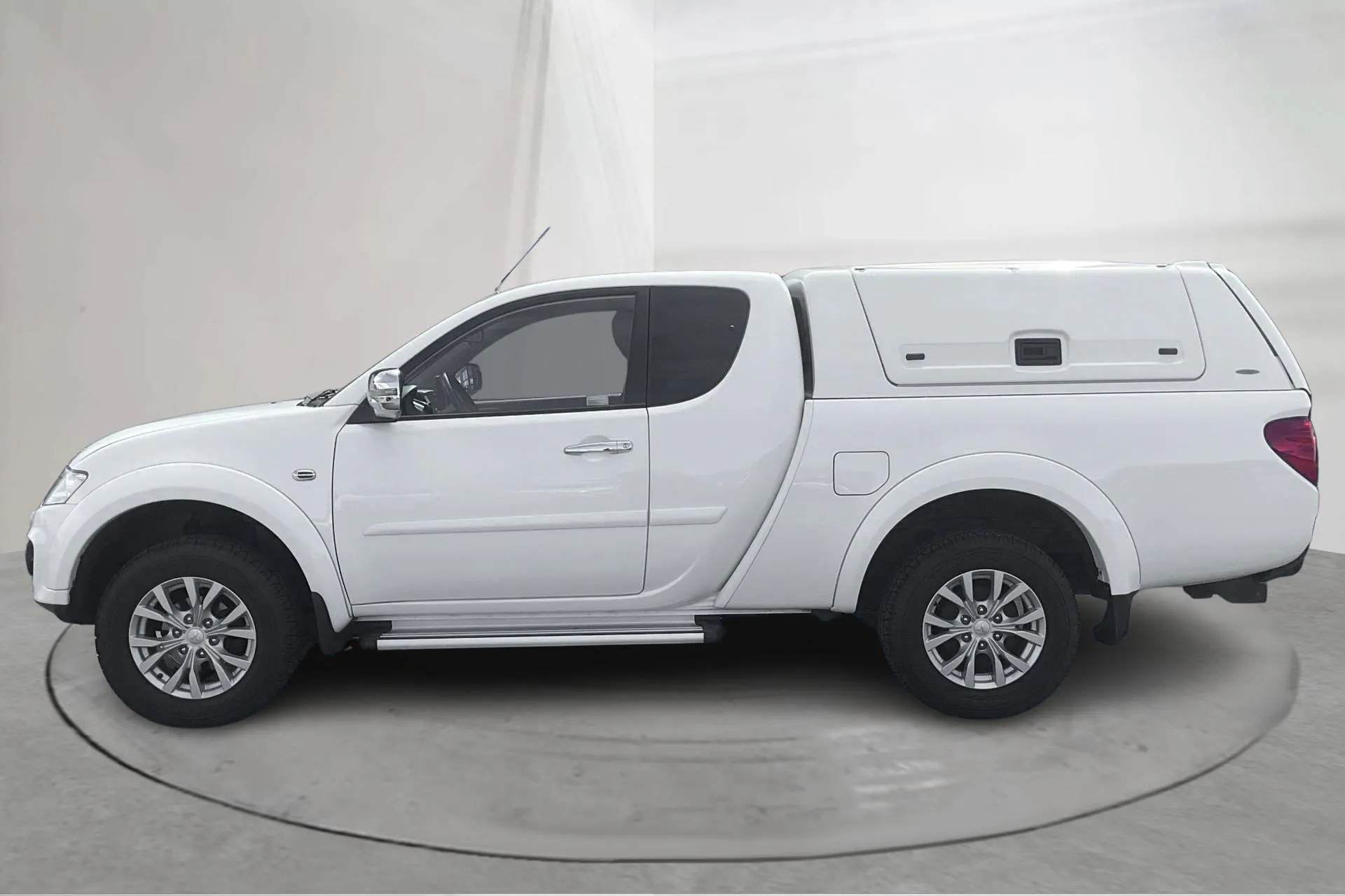 Presentationsfoto 2 av 15: Mitsubishi L200 2.5 DI-D (178hk) - 12 672 mil - Manuell - vit - 2015