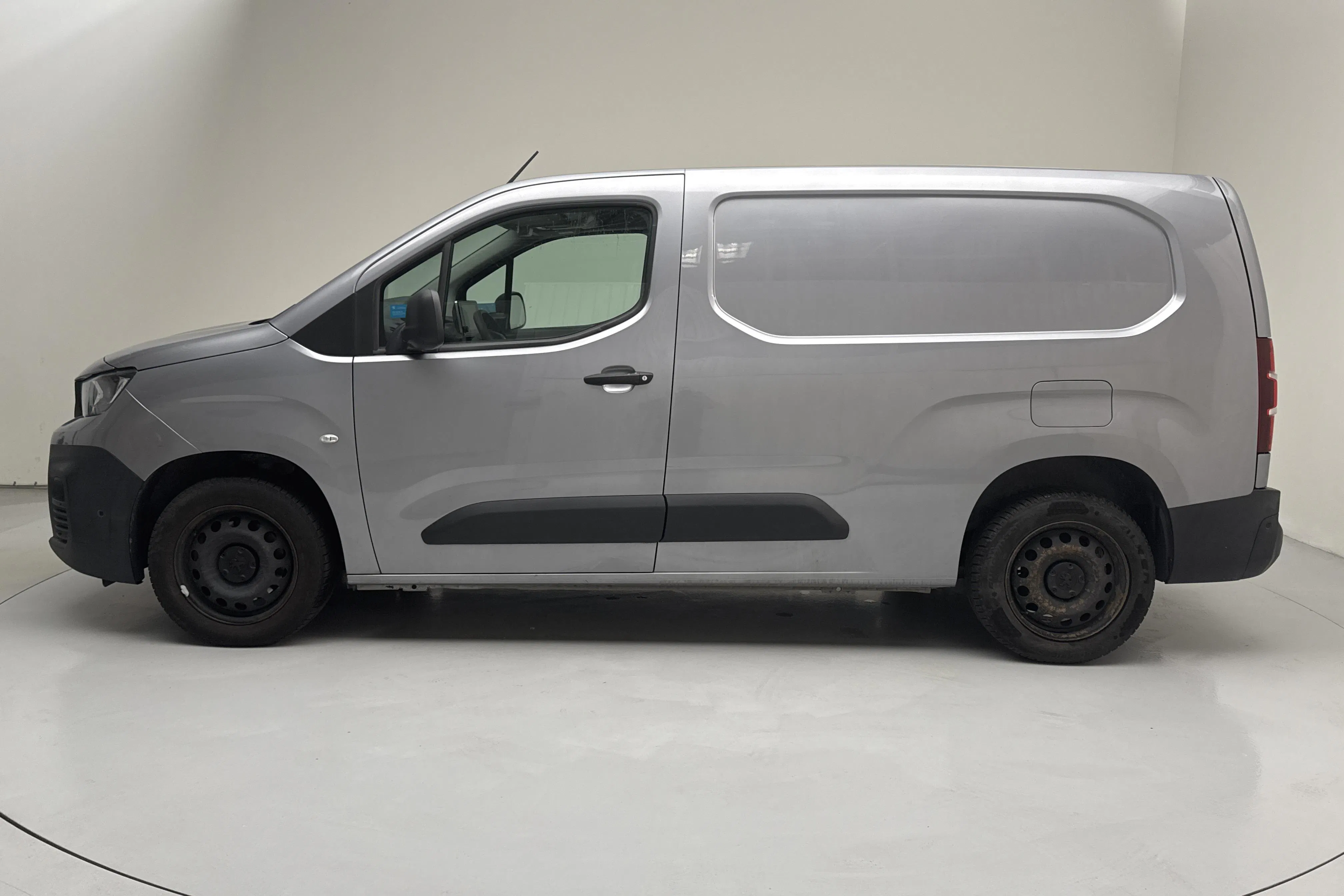 Presentation photo 2 of 13: Peugeot Partner 1.5 HDI Skåp (100hk) - 131 450 km - Manual - gray - 2019