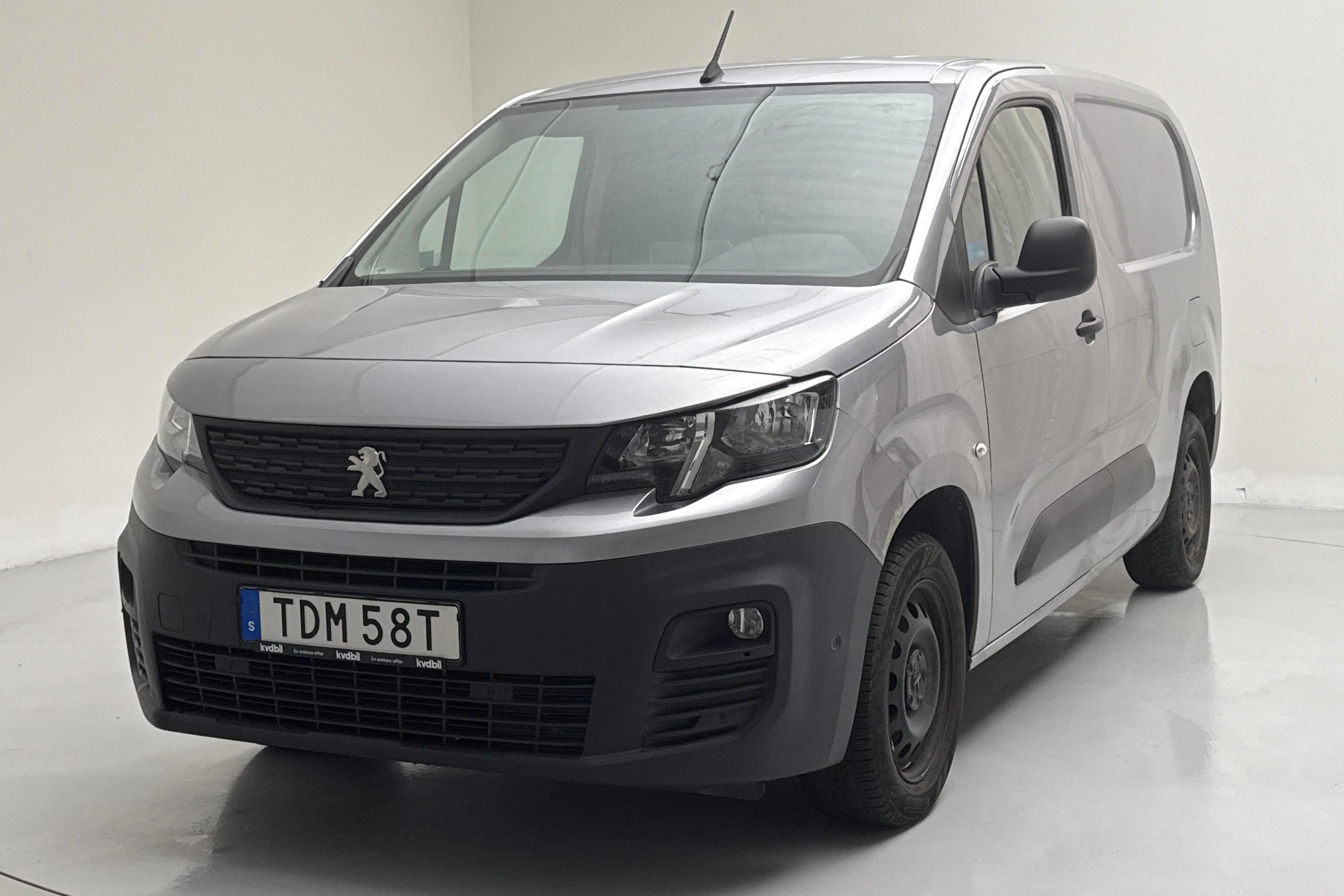 Presentation photo 1 of 13: Peugeot Partner 1.5 HDI Skåp (100hk) - 131 450 km - Manual - gray - 2019
