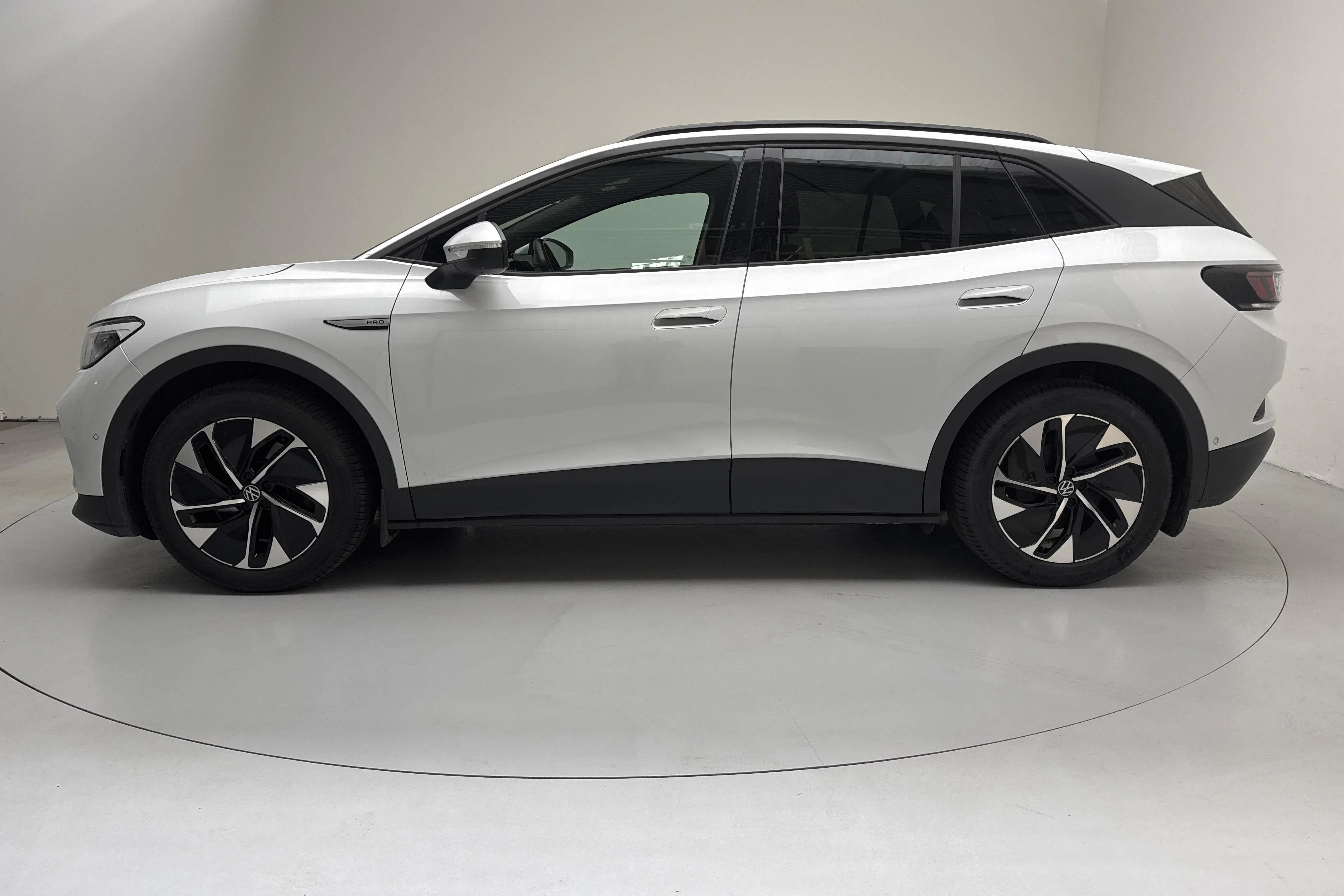 Presentationsfoto 2 av 18: VW ID.4 77kWh (204hk) - 12 091 mil - Automat - vit - 2023