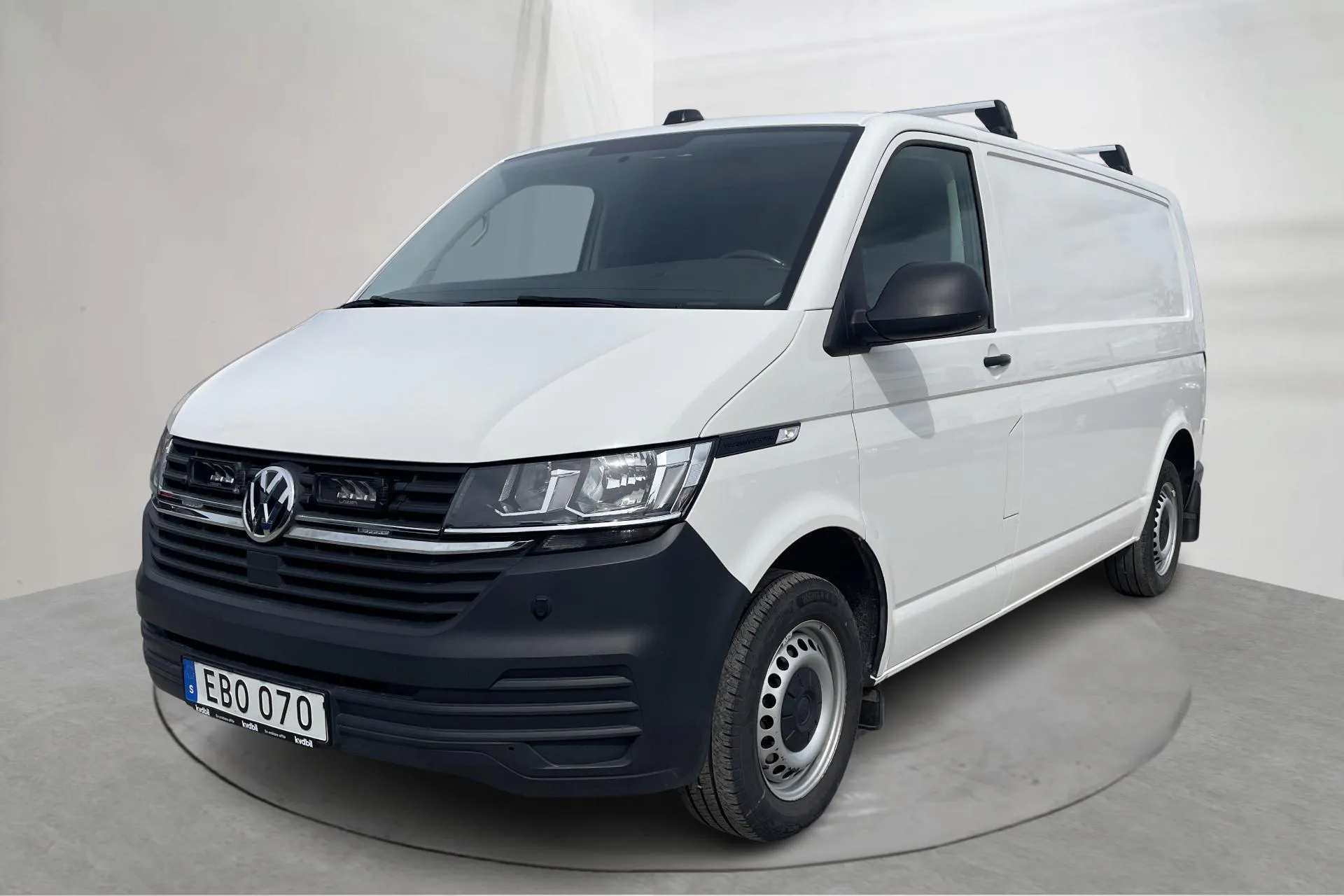 Presentationsfoto 1 av 21: VW Transporter T6 2.0 TDI BMT Skåp (150hk) - 6 235 mil - Automat - vit - 2021