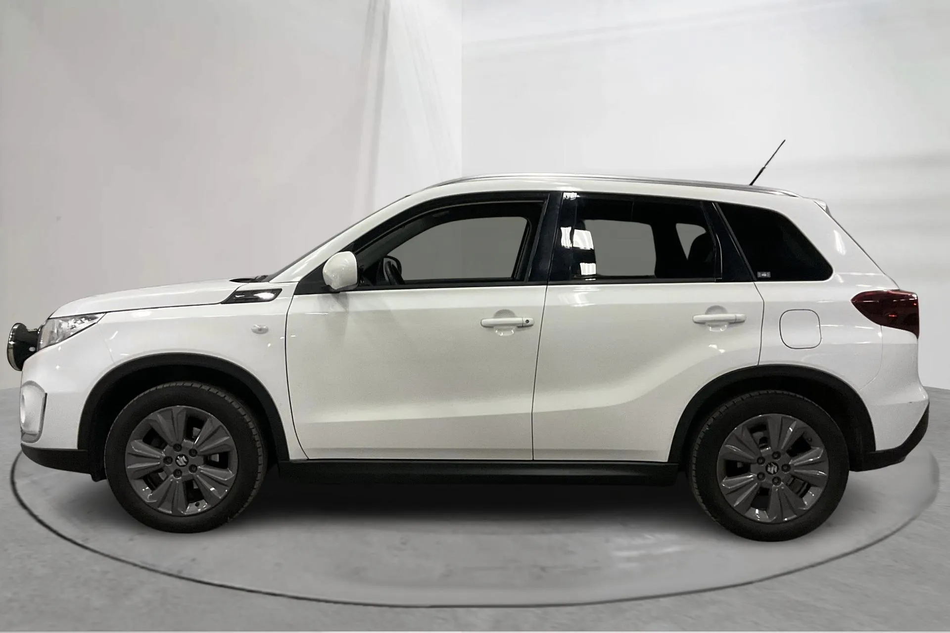 Presentationsfoto 2 av 17: Suzuki Vitara 1.4T Boosterjet Allgrip 4x4 (140hk) - 4 659 mil - Automat - vit - 2019